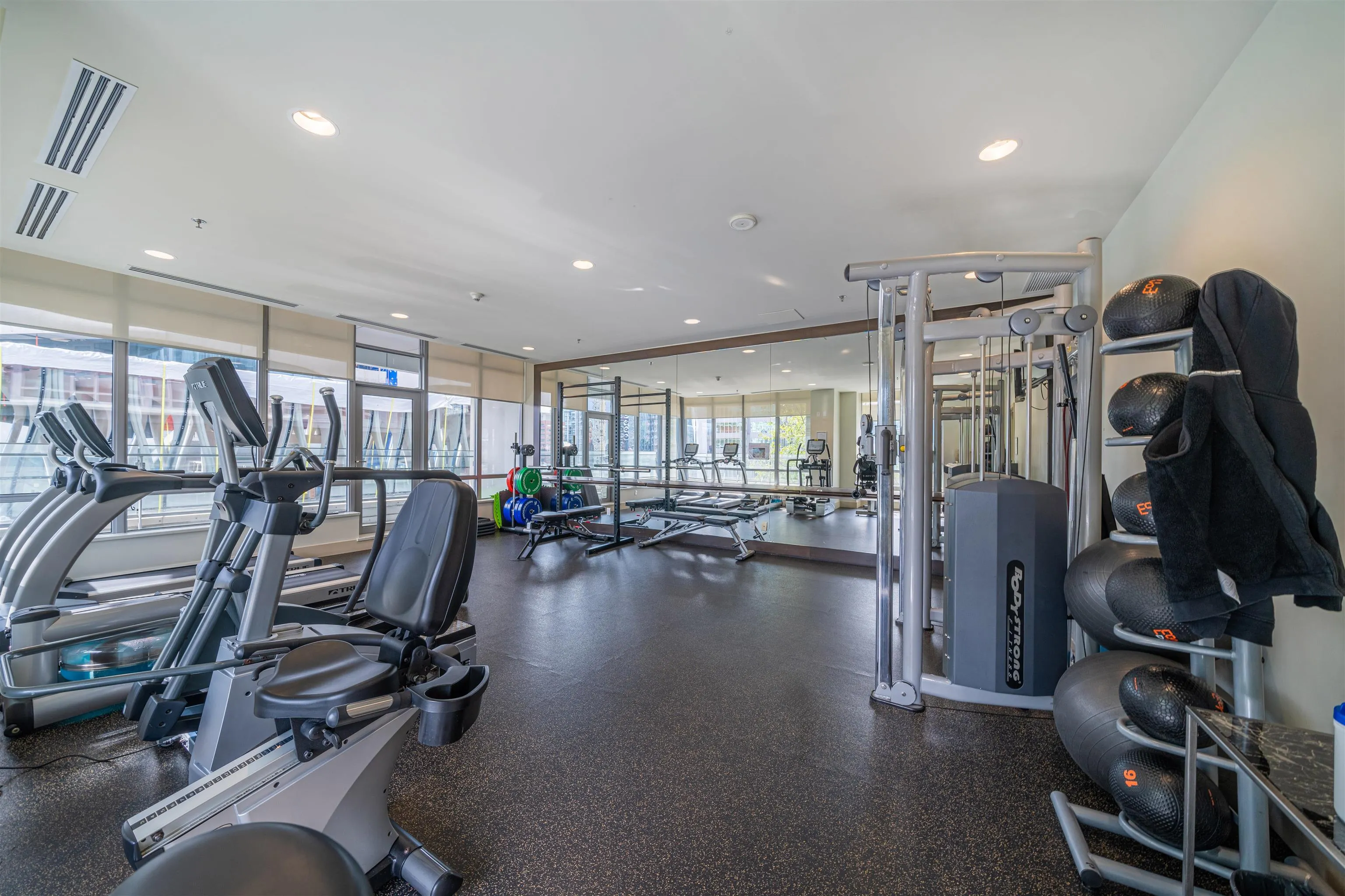 3005 1028 Barclay Street