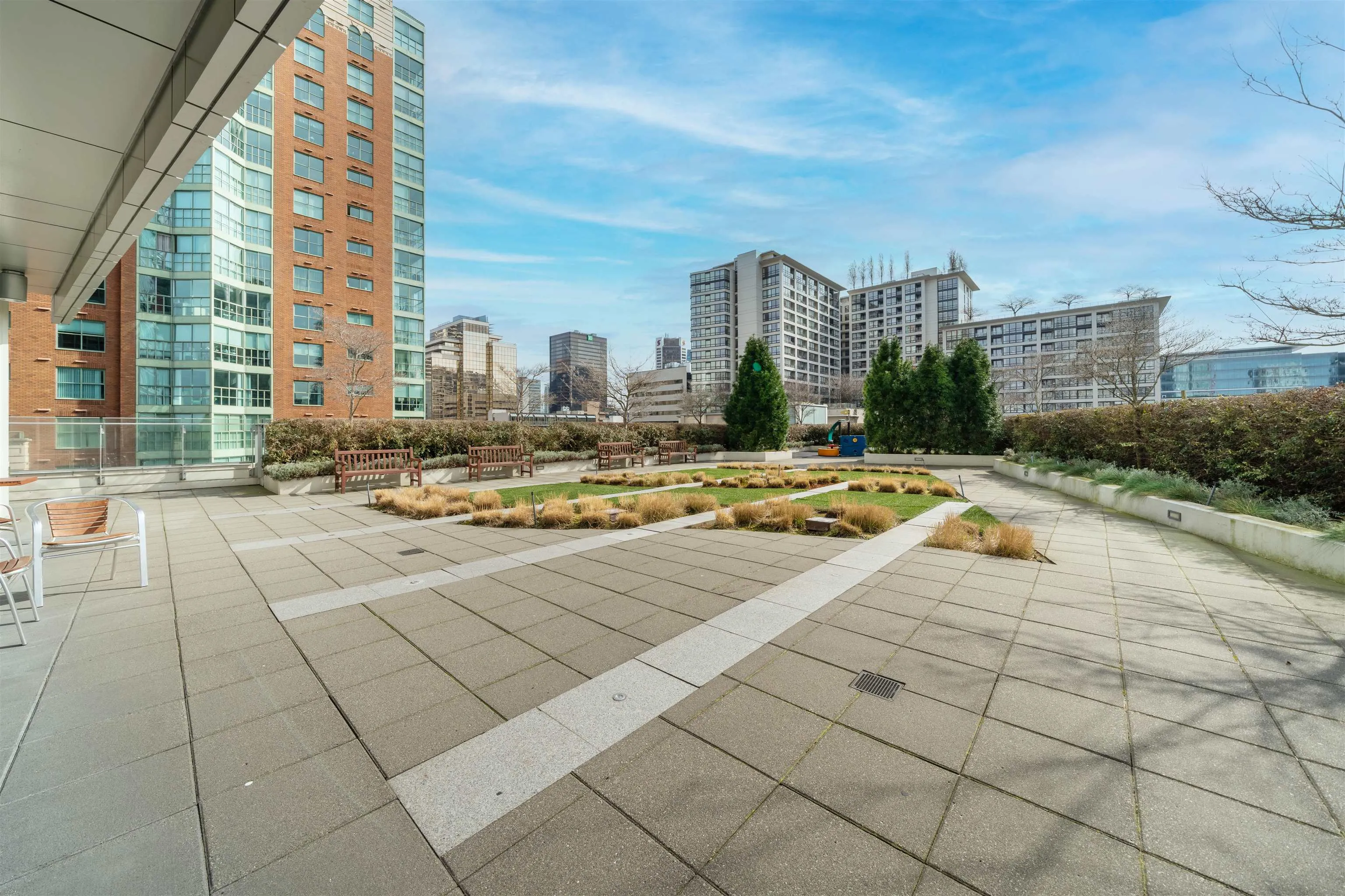 3005 1028 Barclay Street