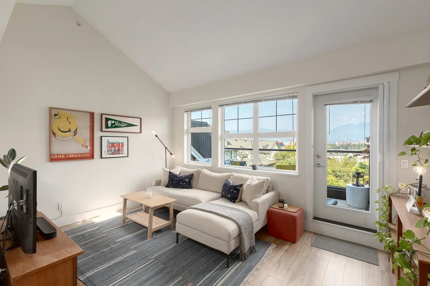 2272 St. George Street