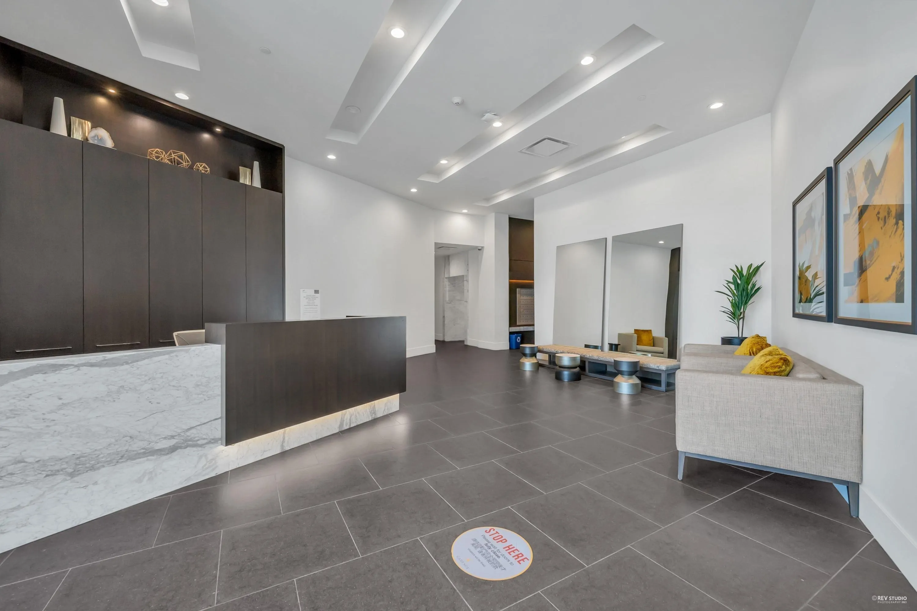 601 7488 Lansdowne Road