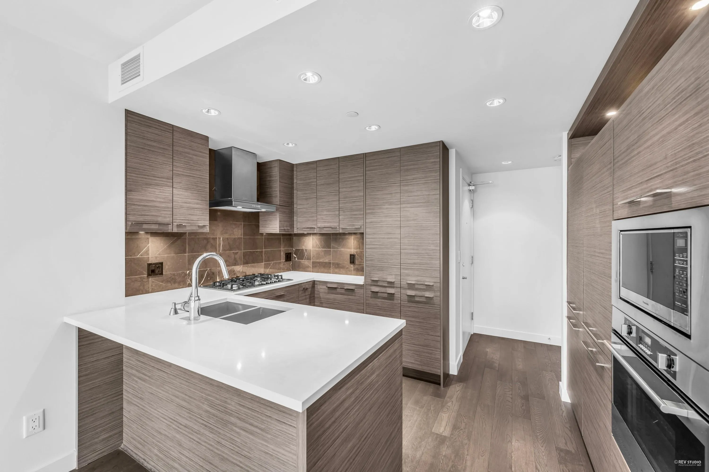 601 7488 Lansdowne Road