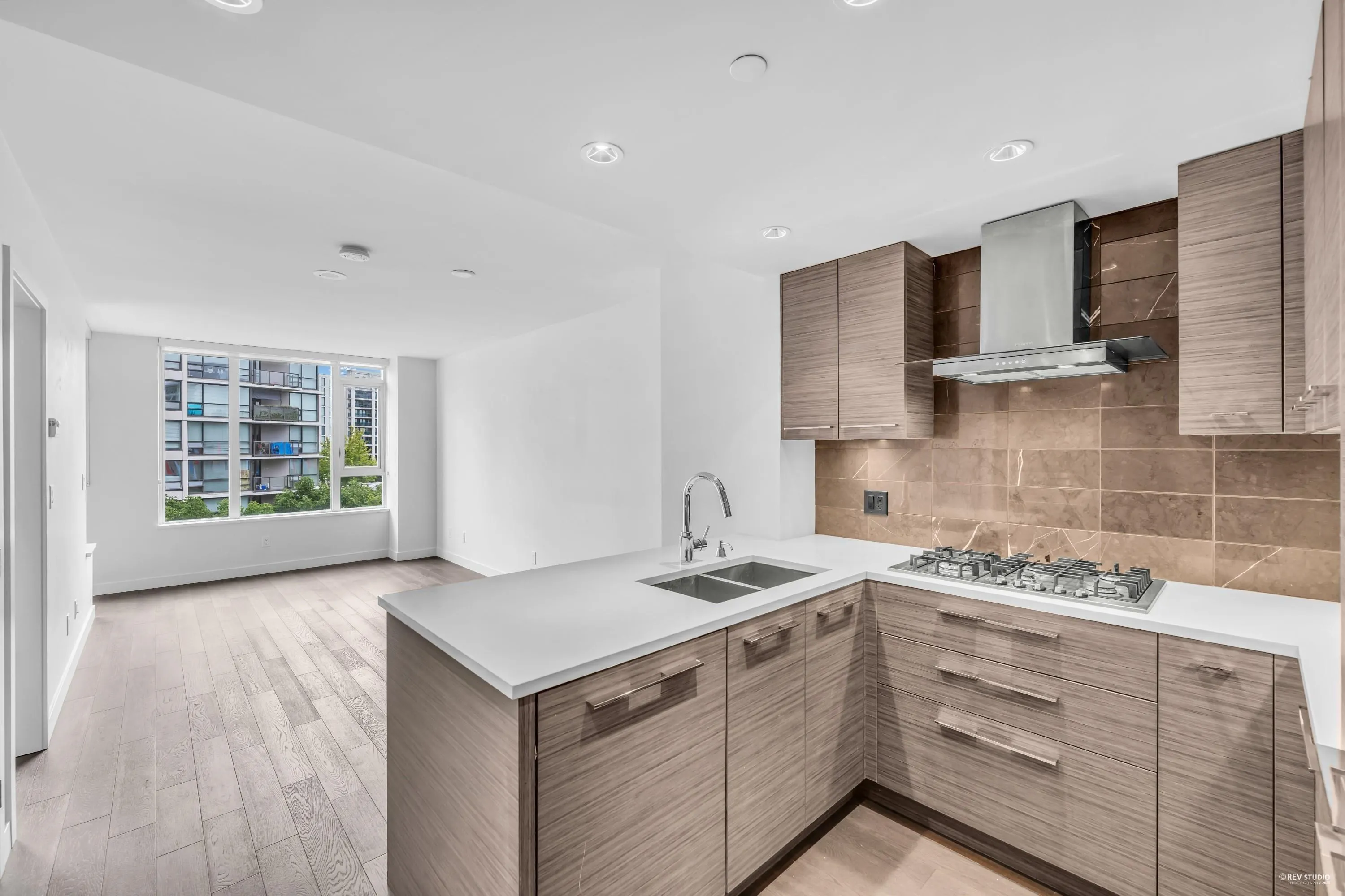 601 7488 Lansdowne Road