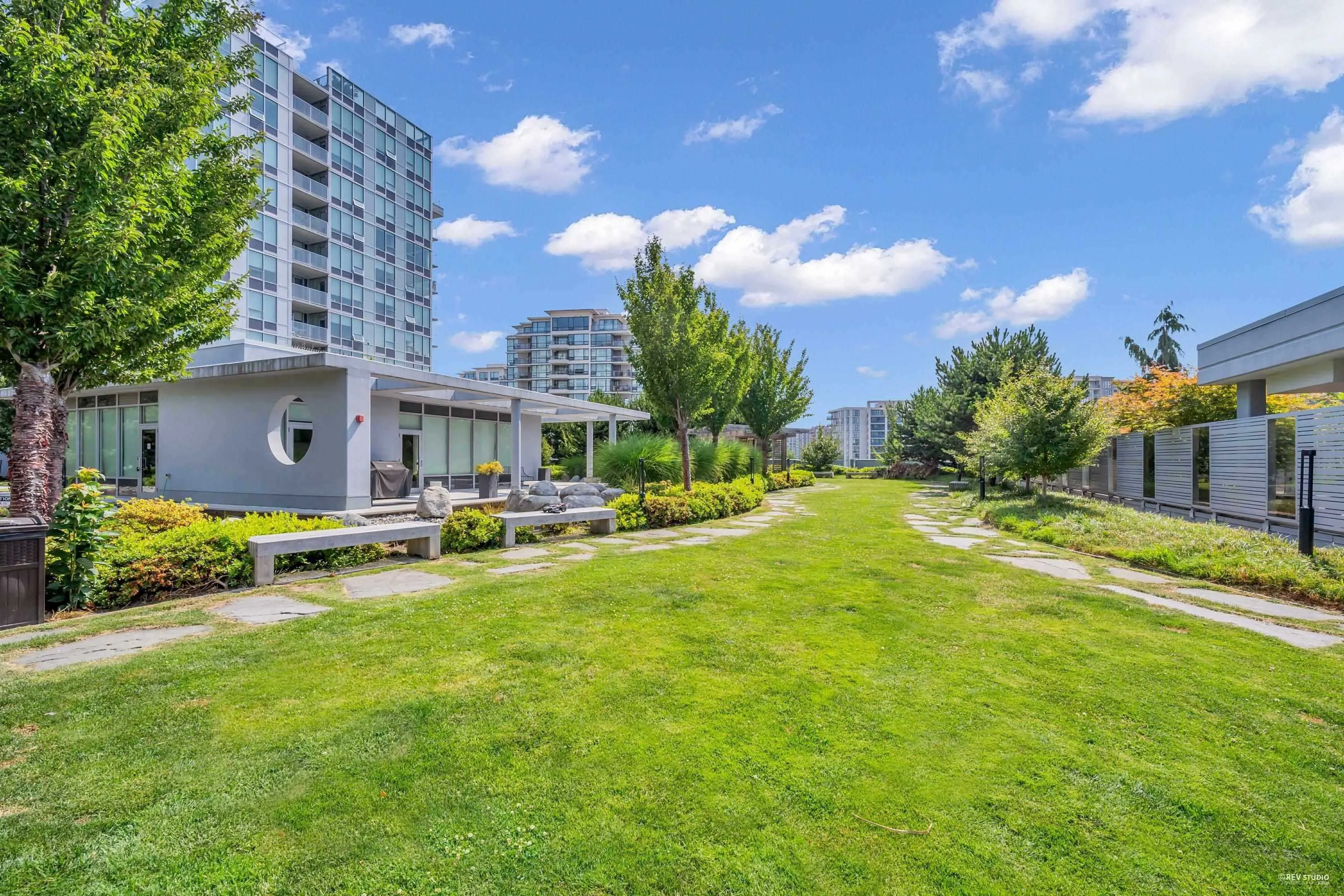 601 7488 Lansdowne Road