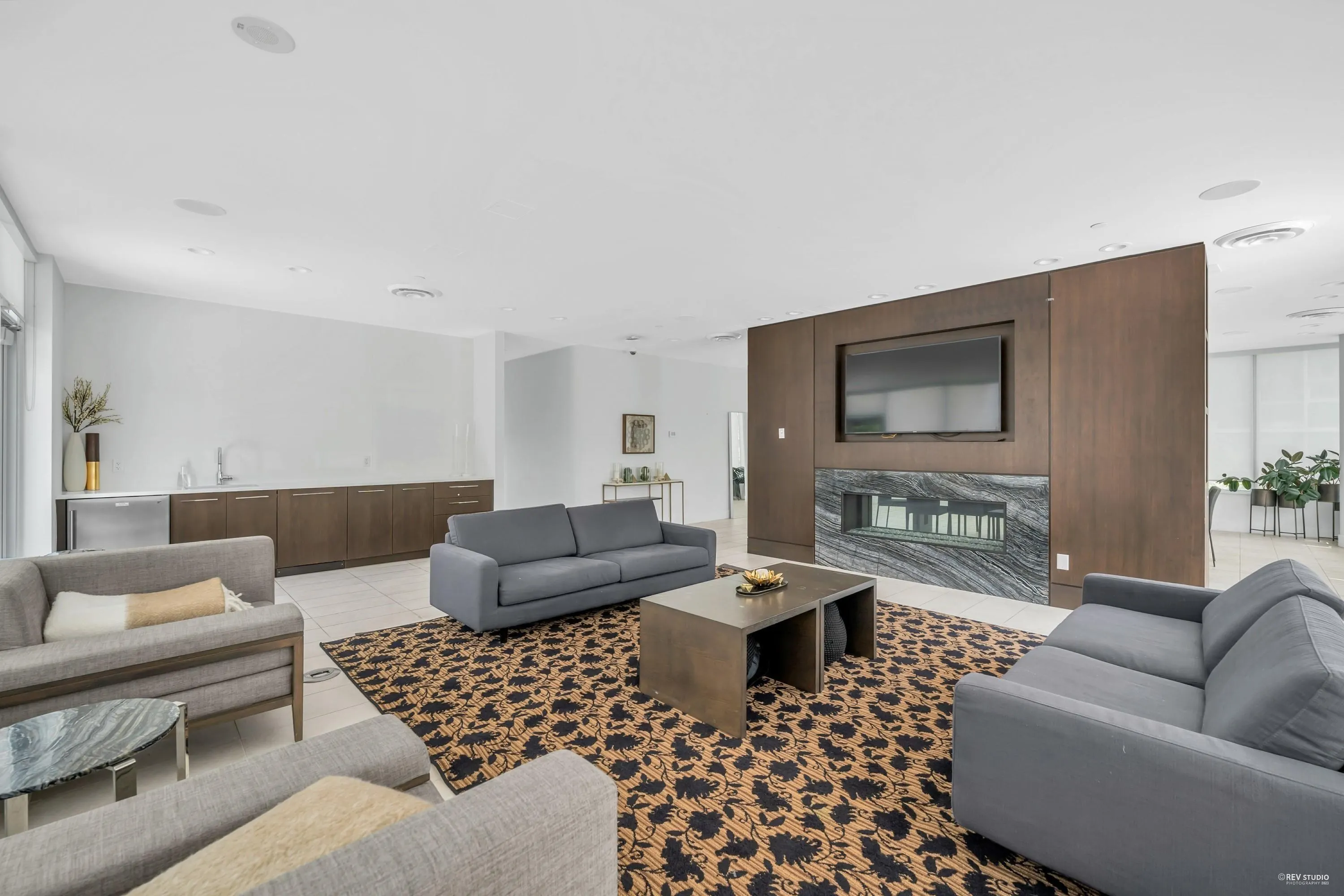 601 7488 Lansdowne Road
