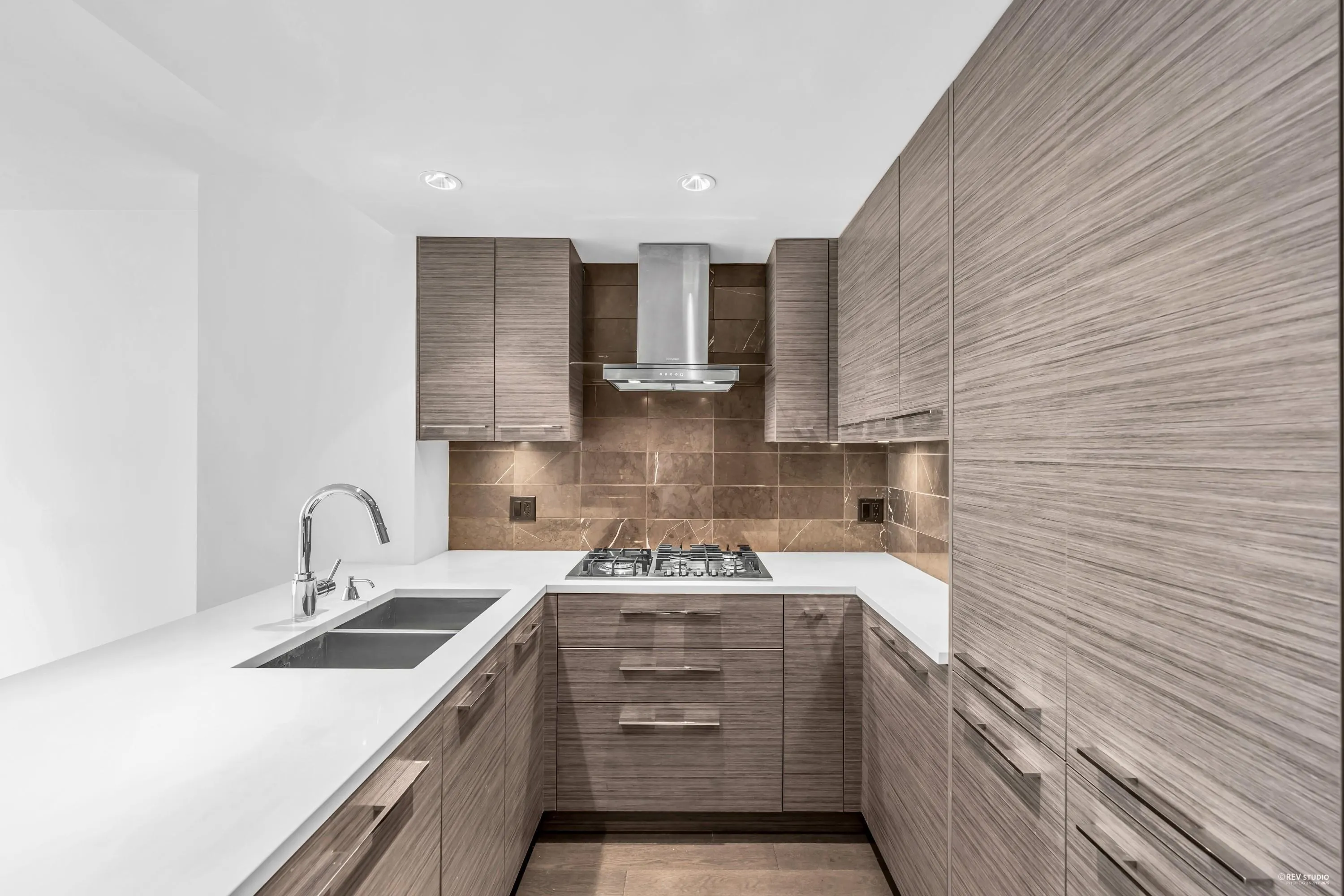 601 7488 Lansdowne Road