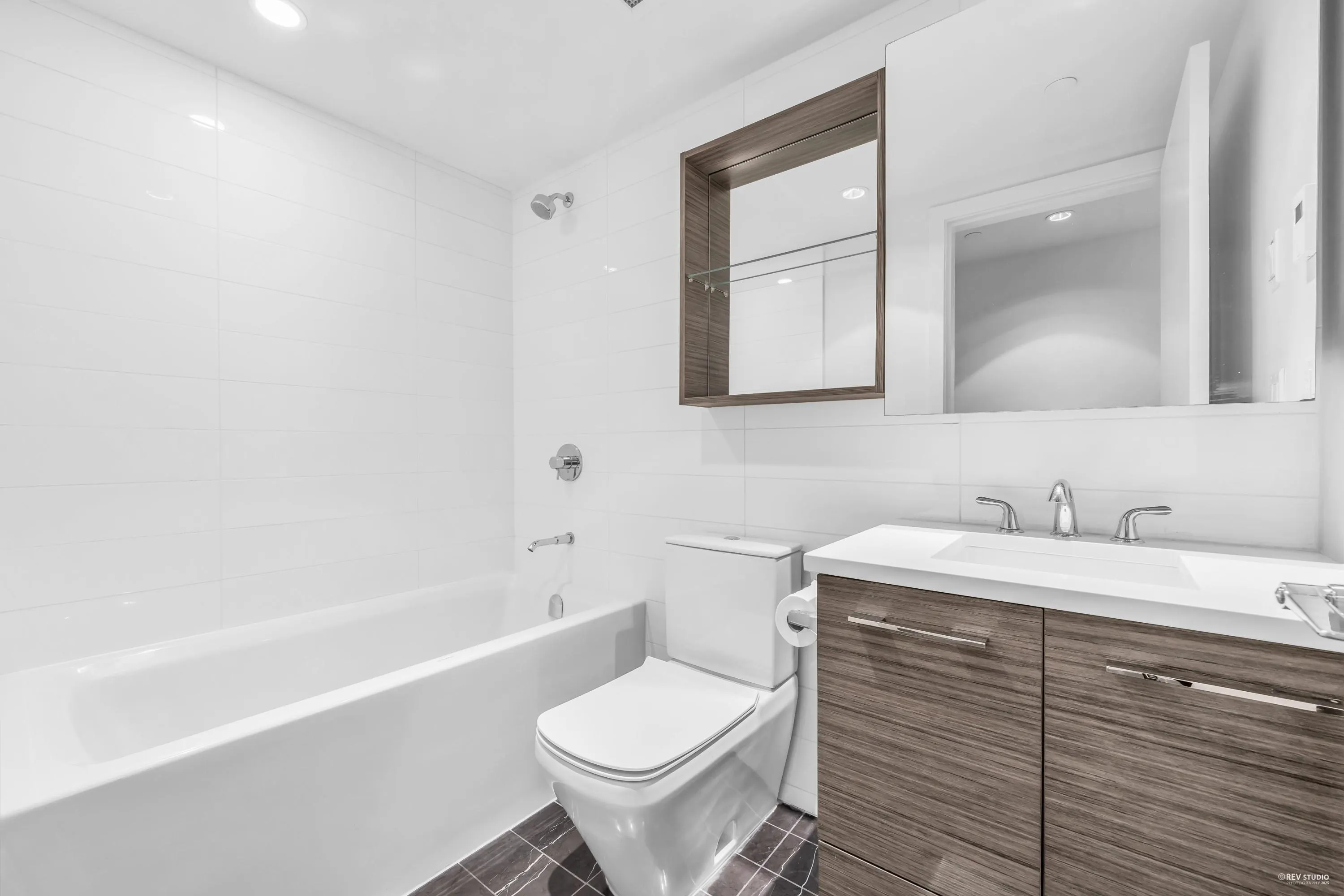 601 7488 Lansdowne Road