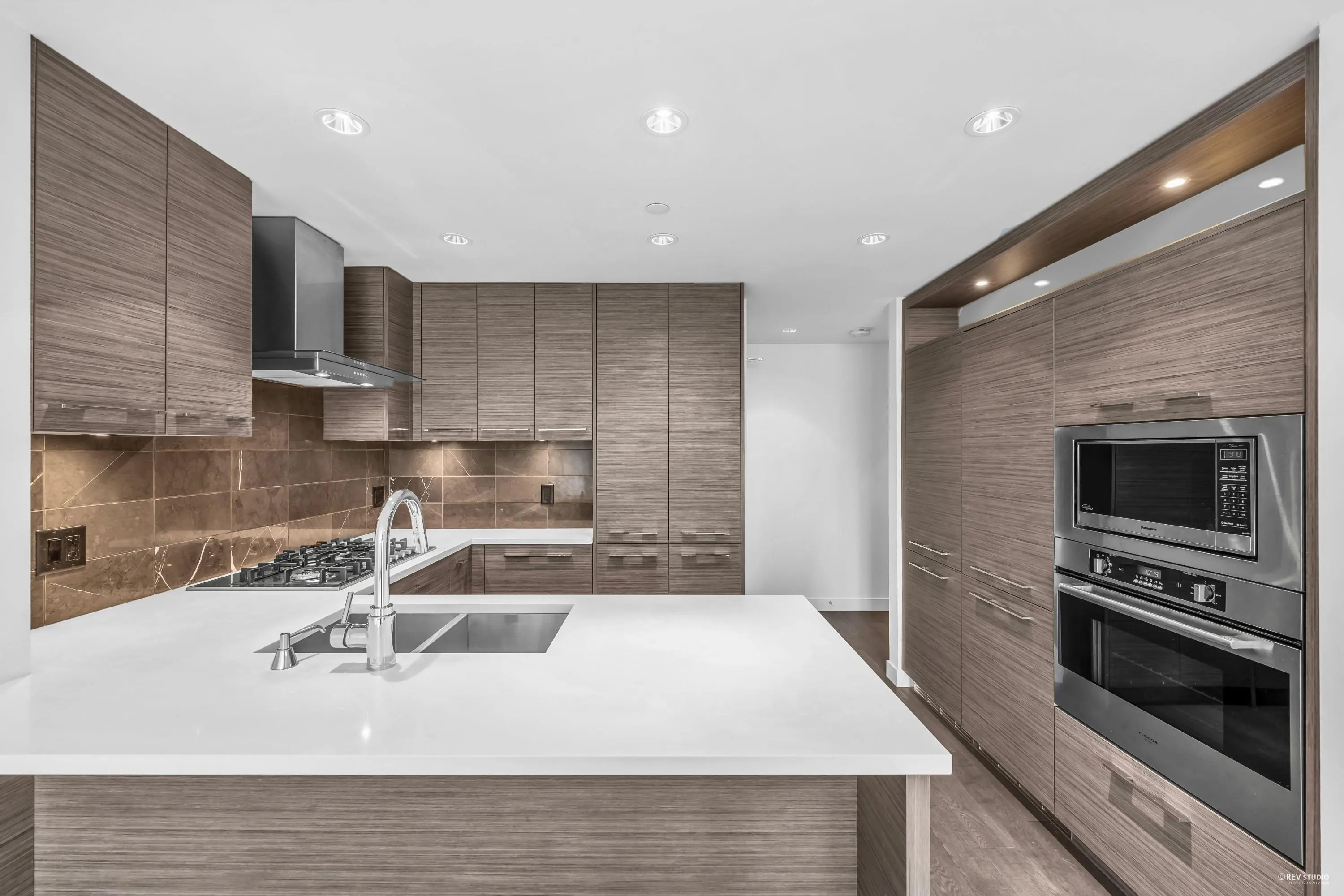 601 7488 Lansdowne Road