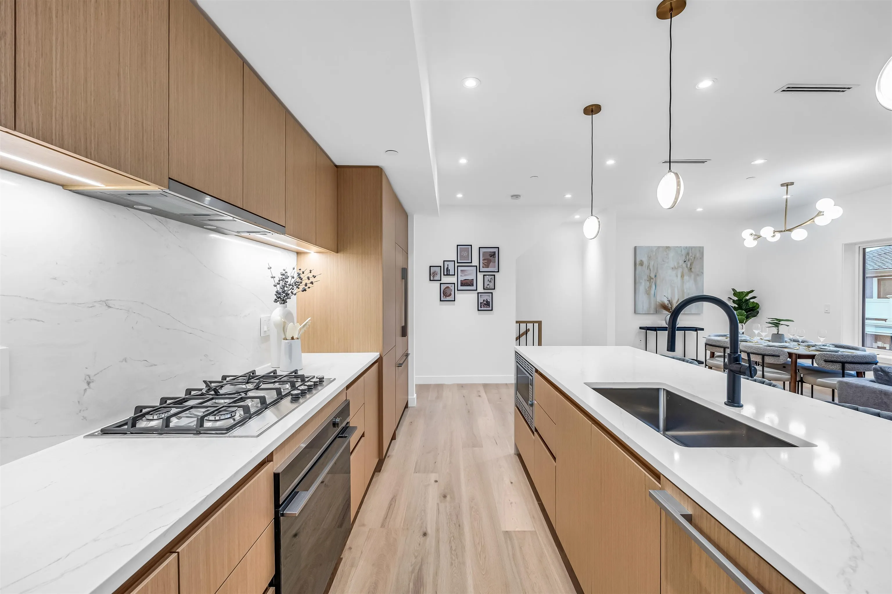 1012 W 52nd Avenue