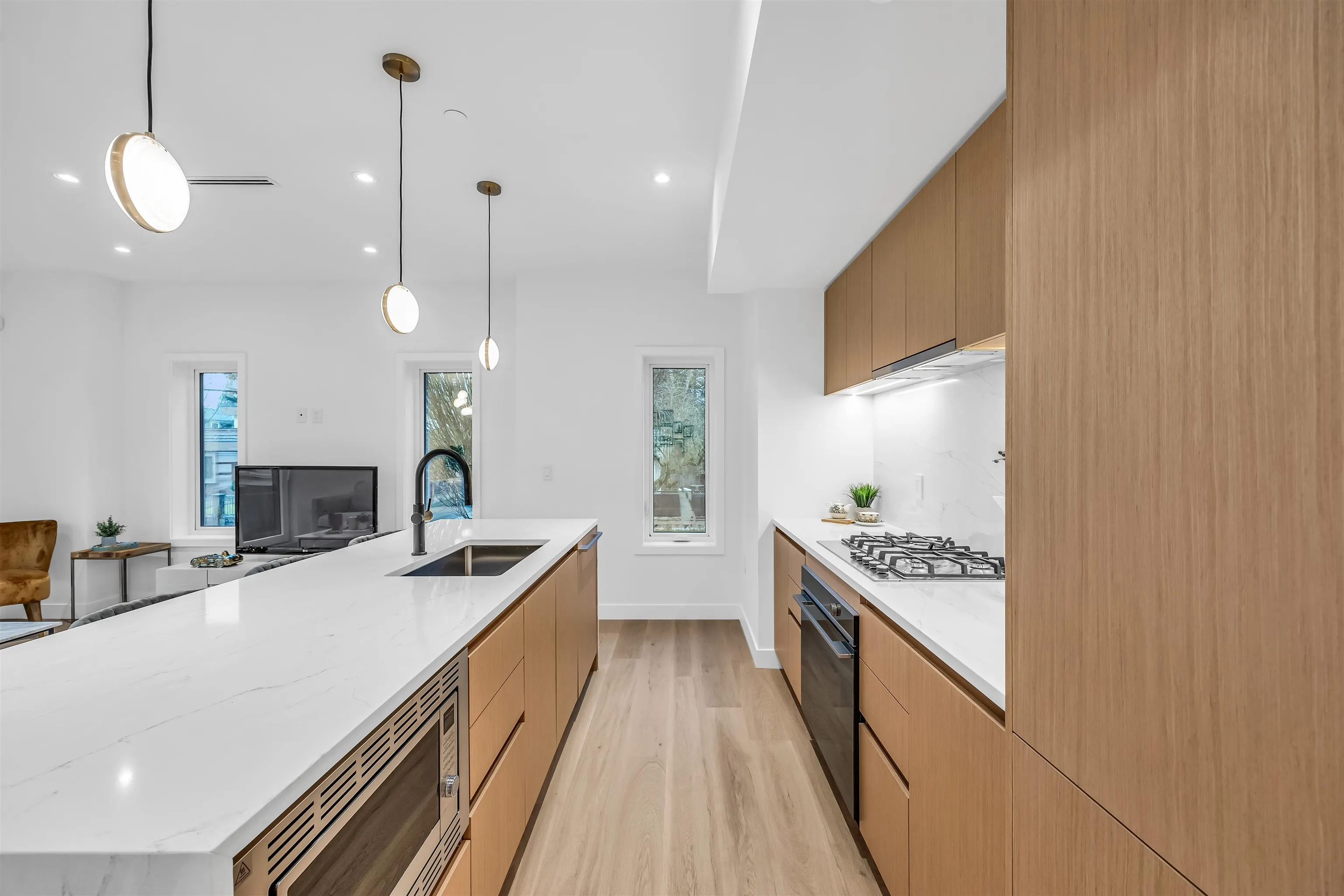 1012 W 52nd Avenue