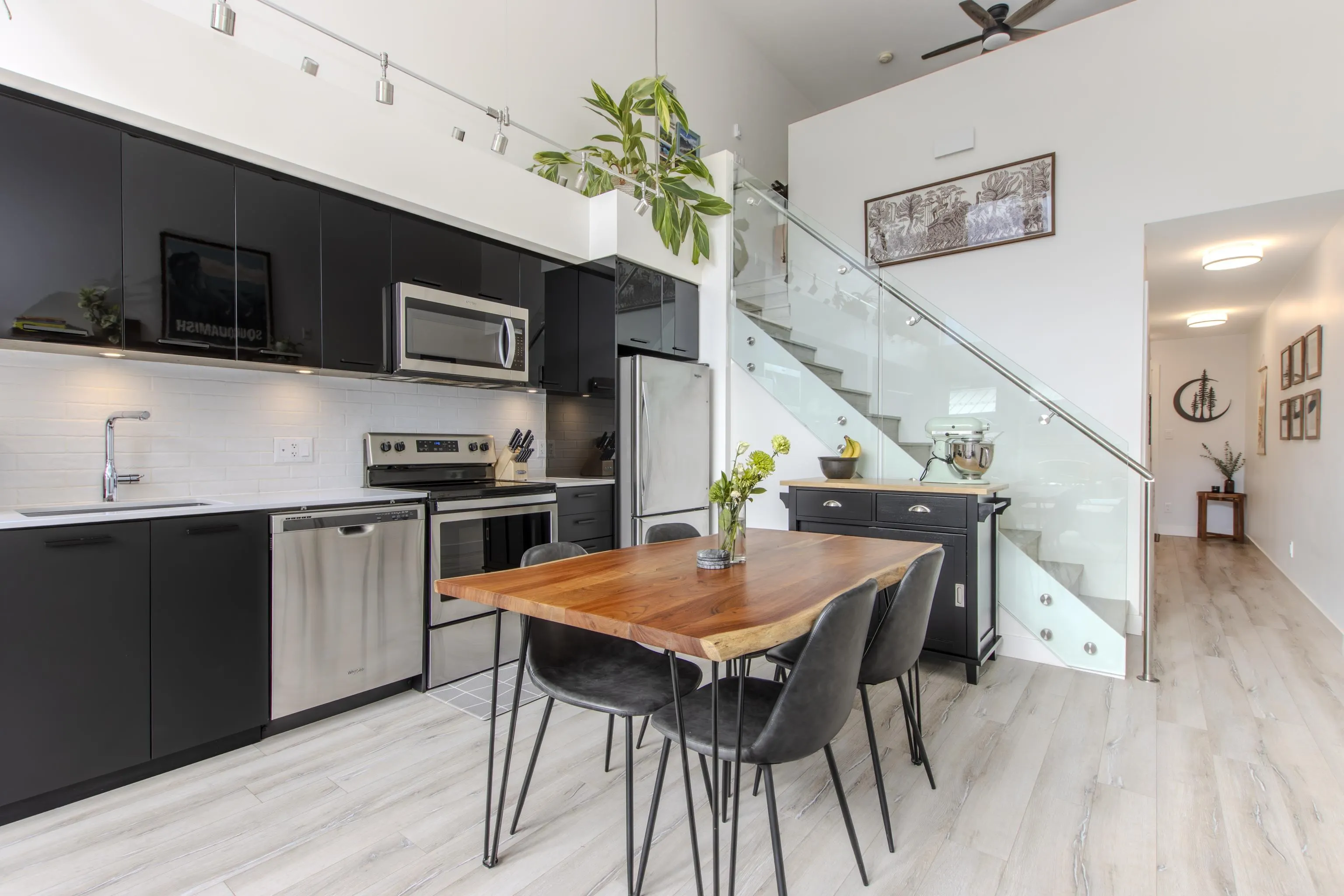 610 38013 Third Avenue