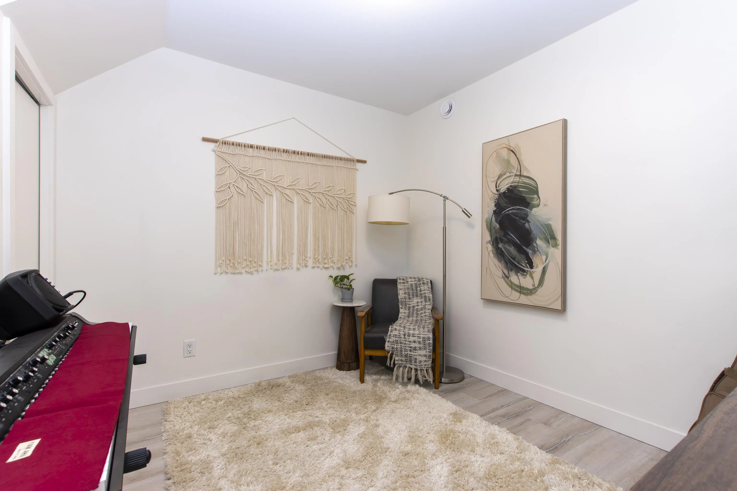 610 38013 Third Avenue