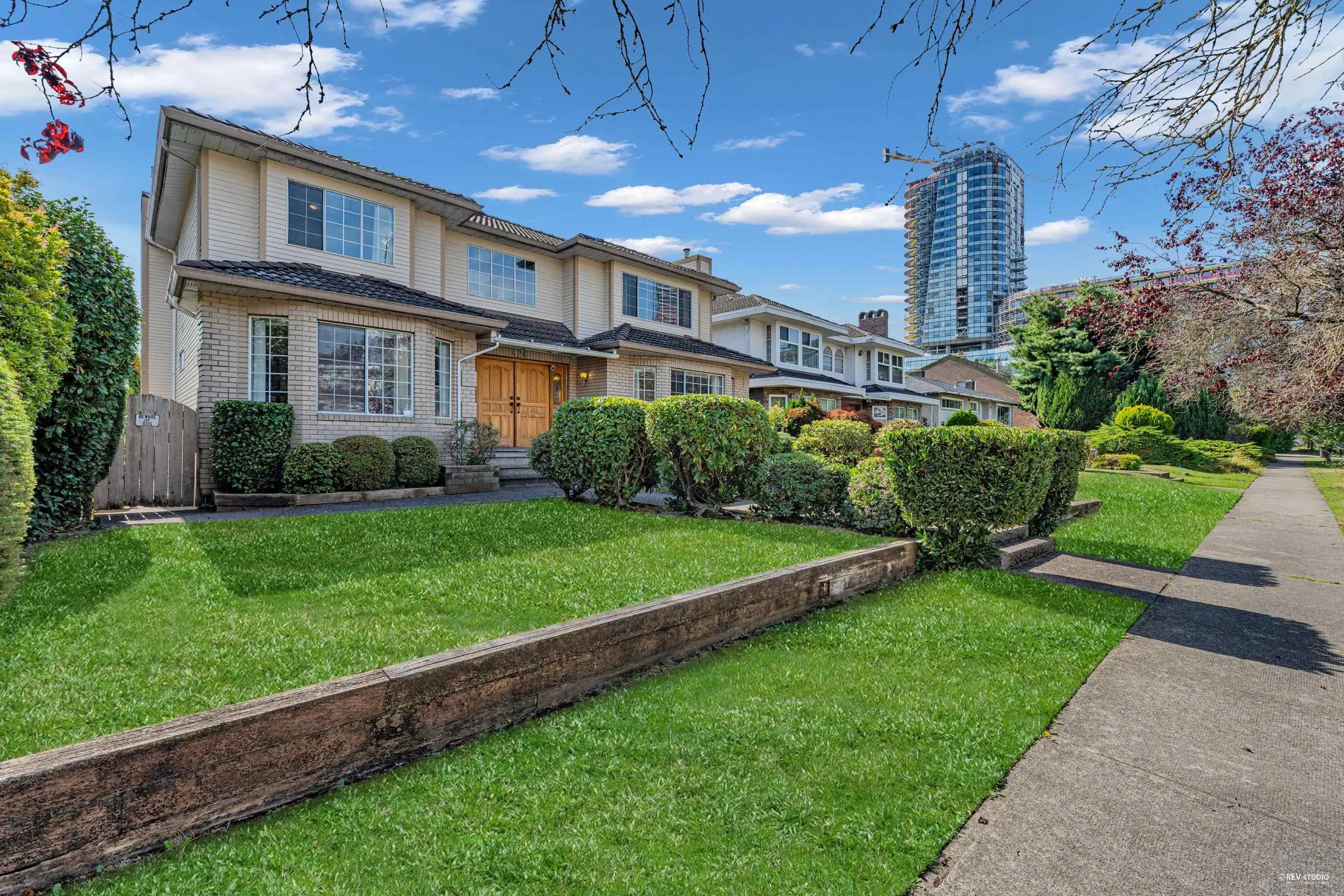 426 W 44th Avenue