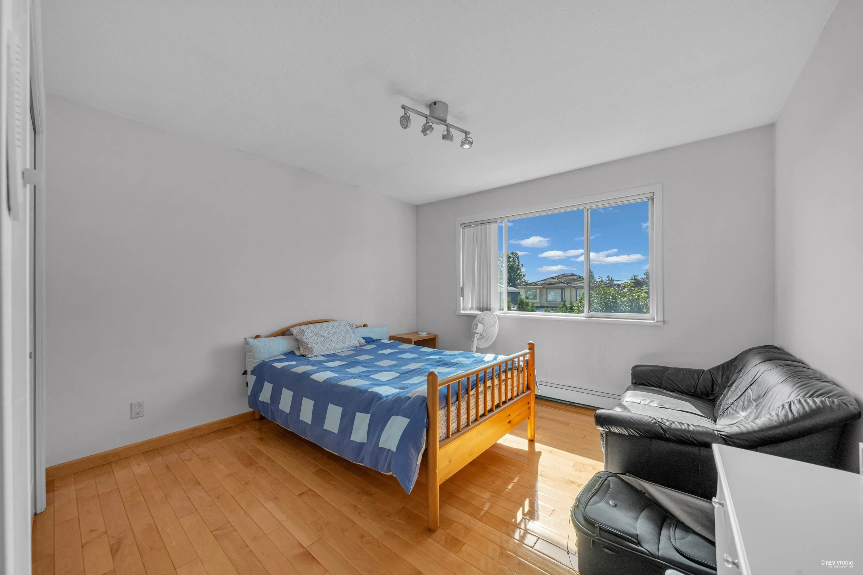 426 W 44th Avenue