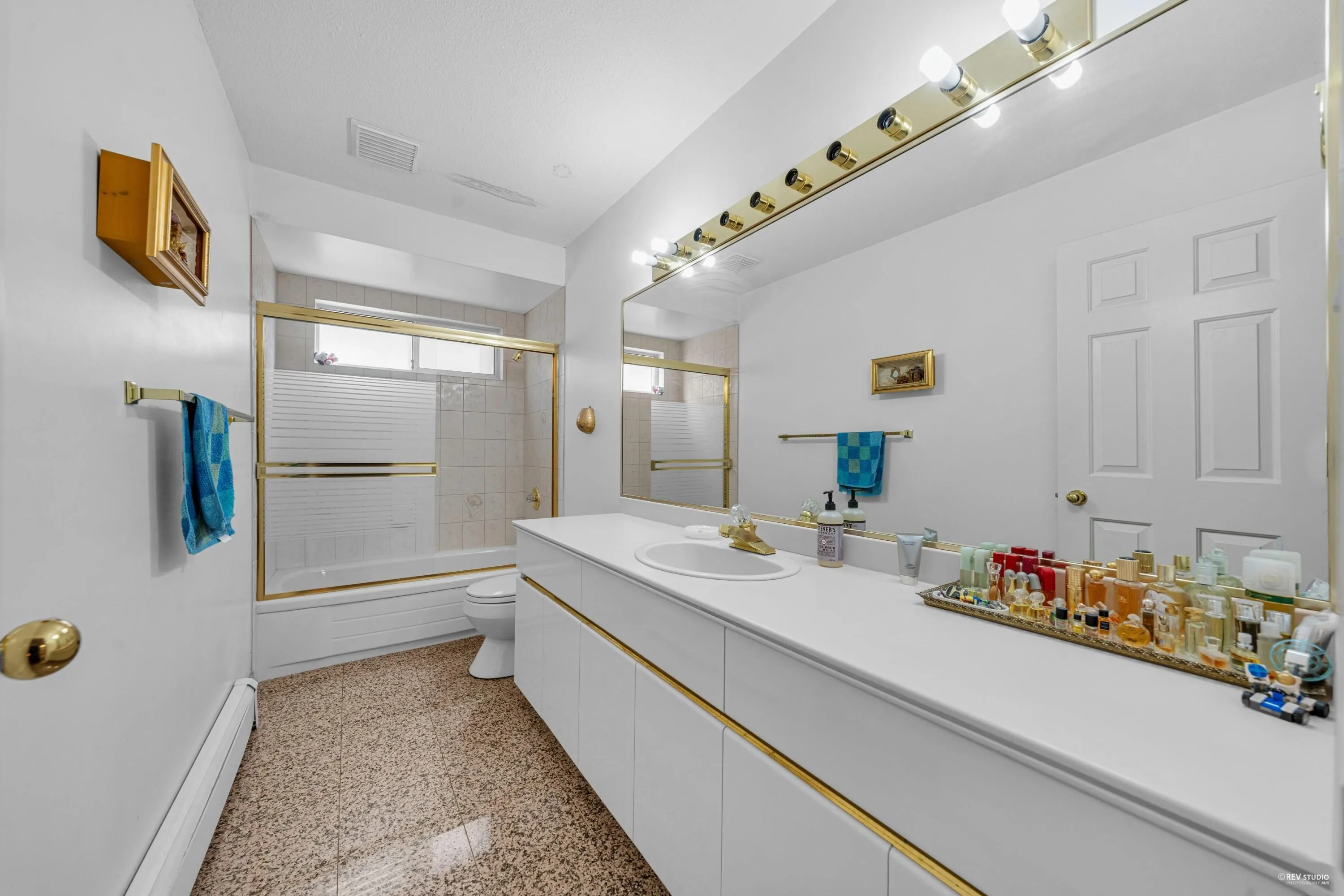 426 W 44th Avenue