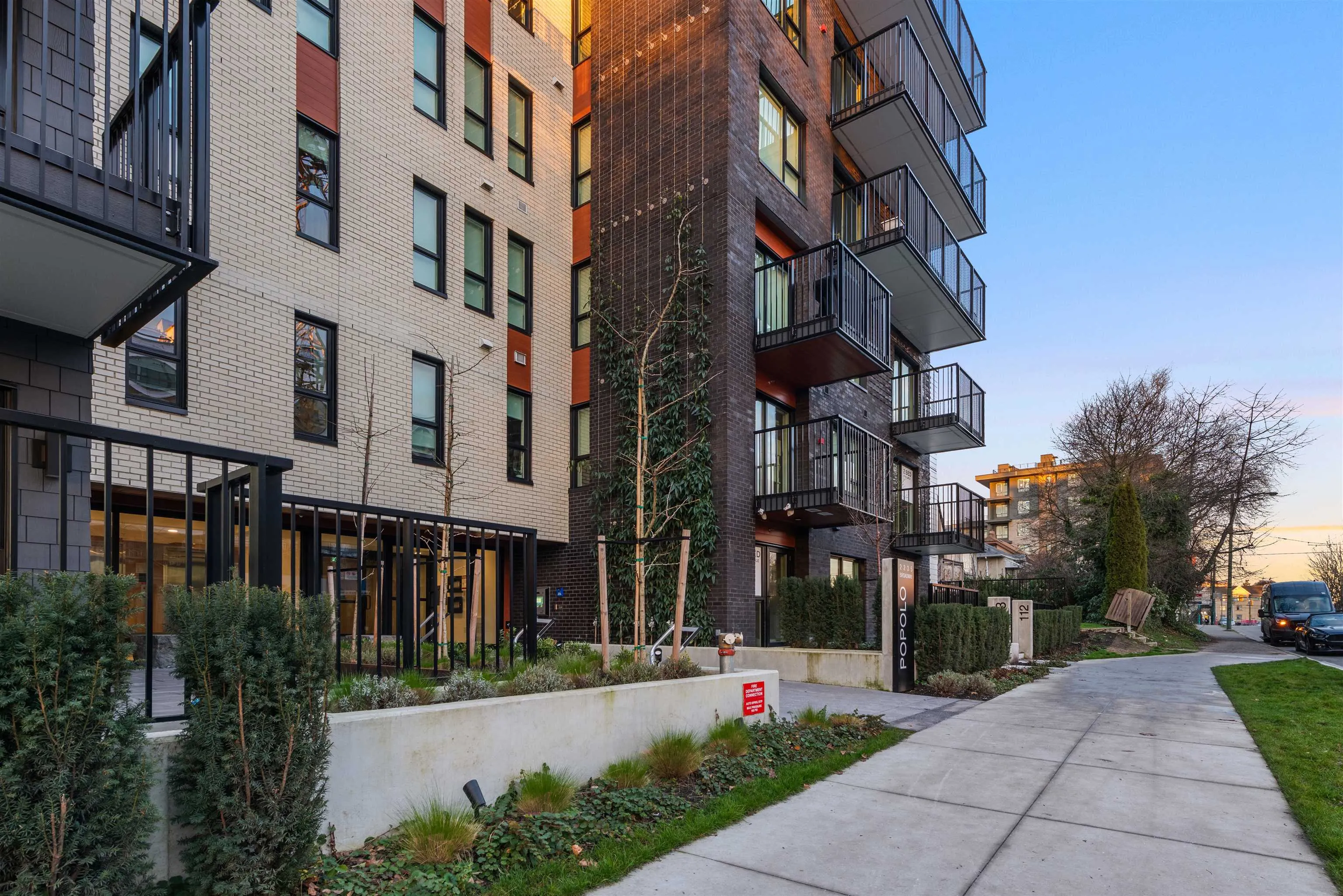 210 2235 E Broadway
