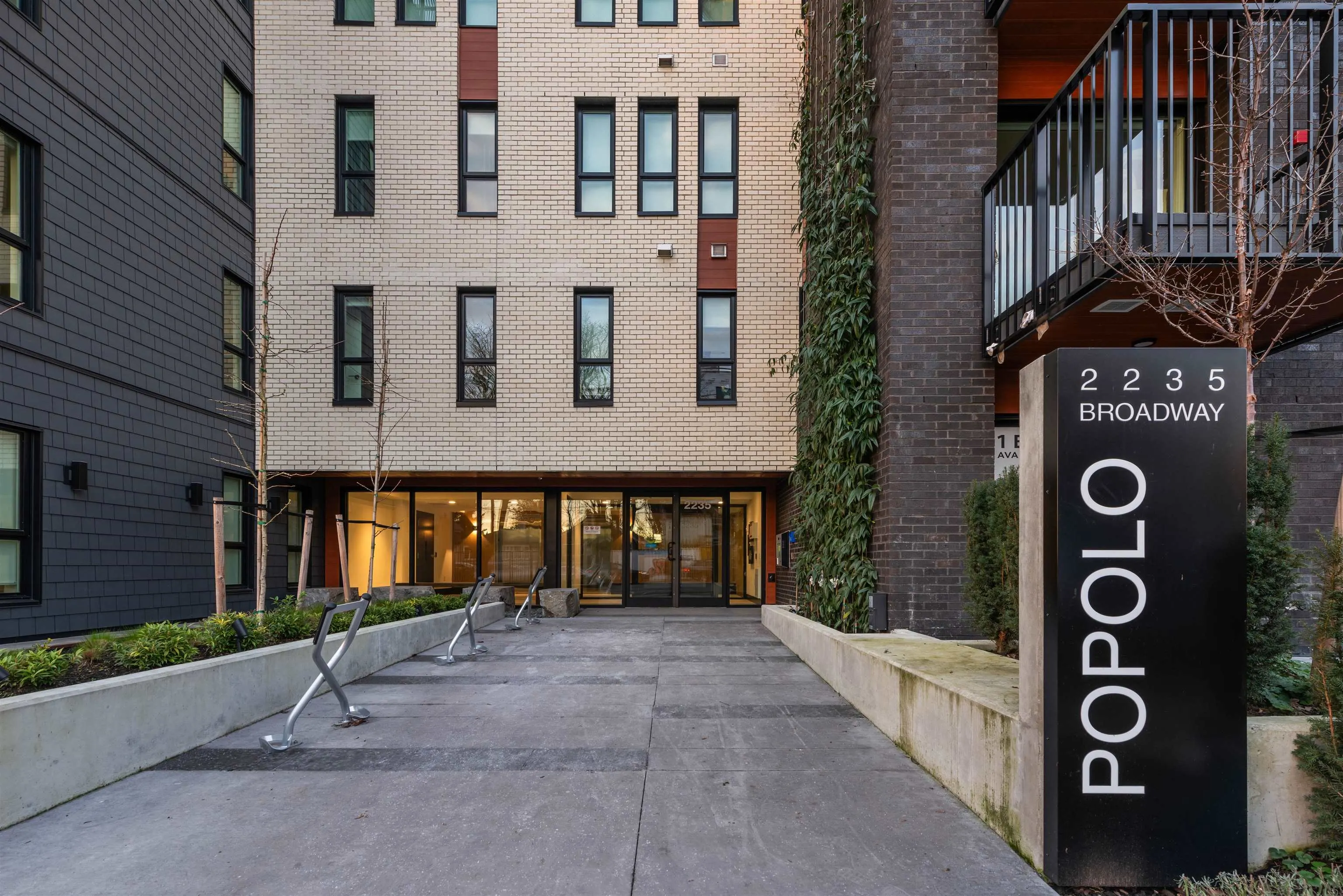 601 2235 E Broadway