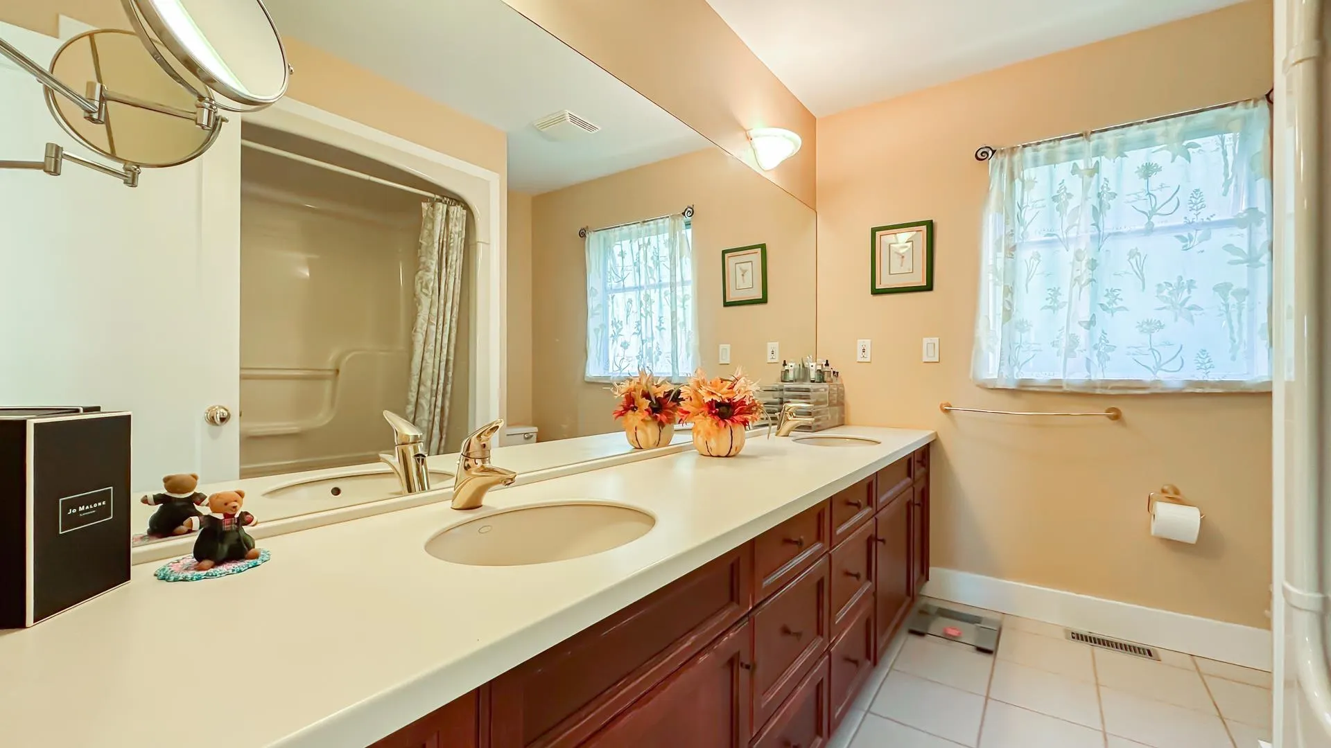 4825 Headland Close