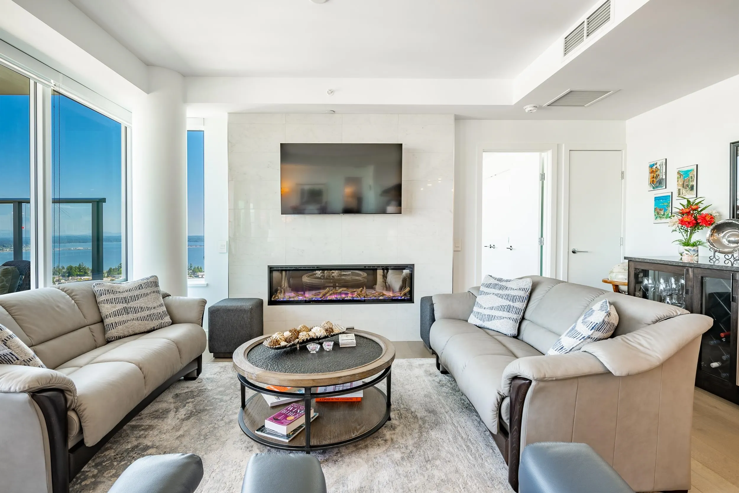 1503 15165 Thrift Avenue