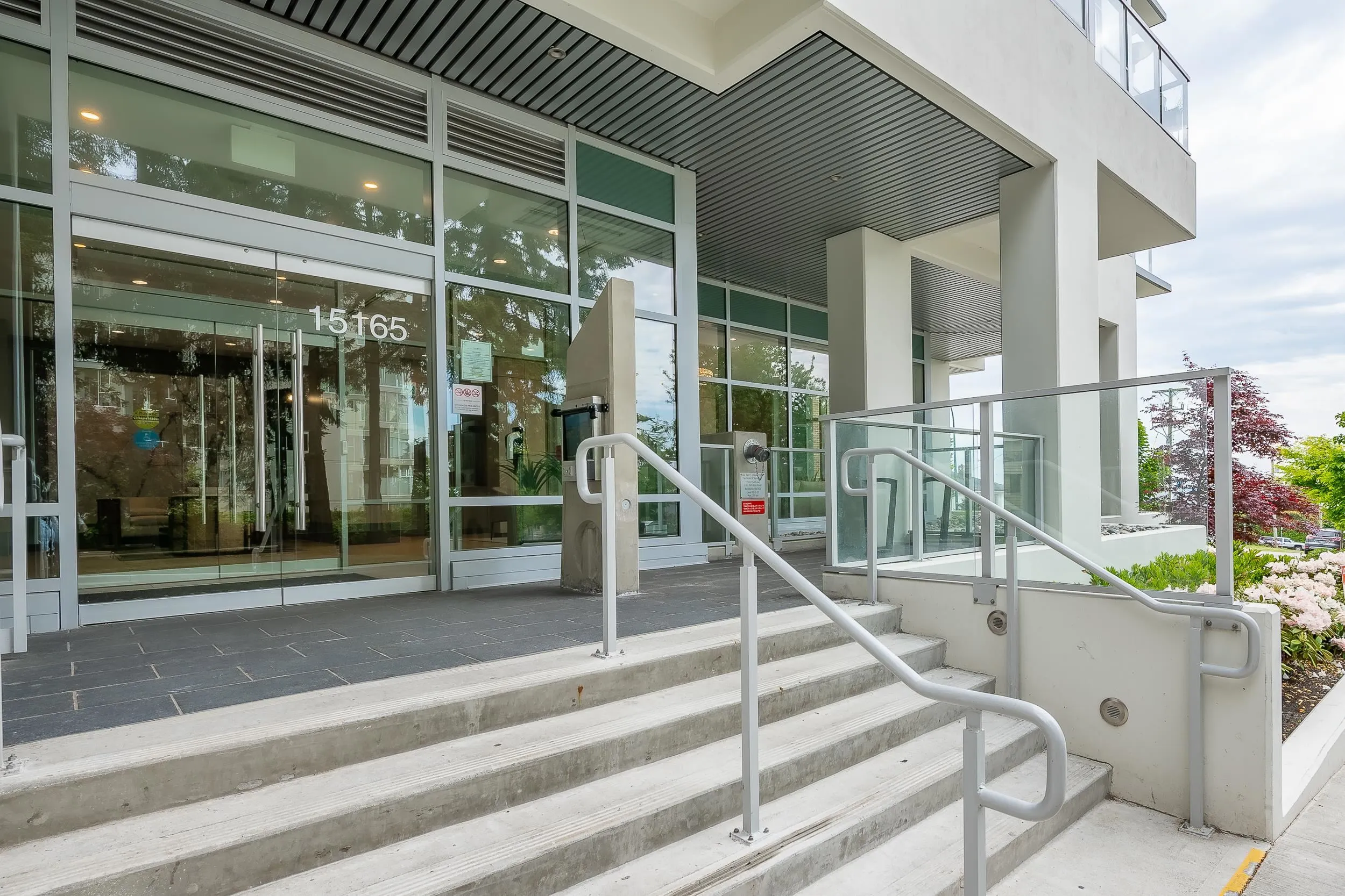 1503 15165 Thrift Avenue