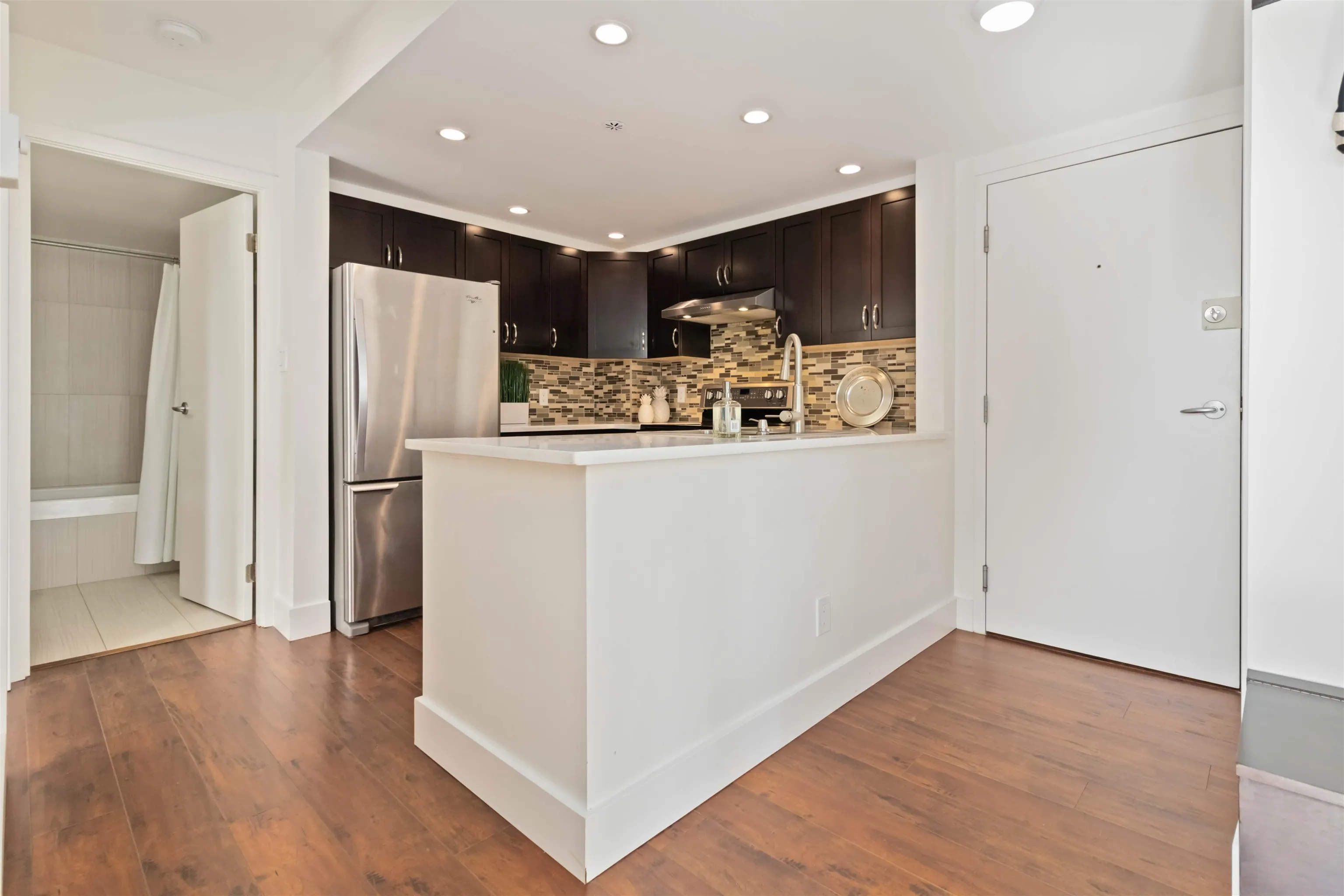1003 907 Beach Avenue
