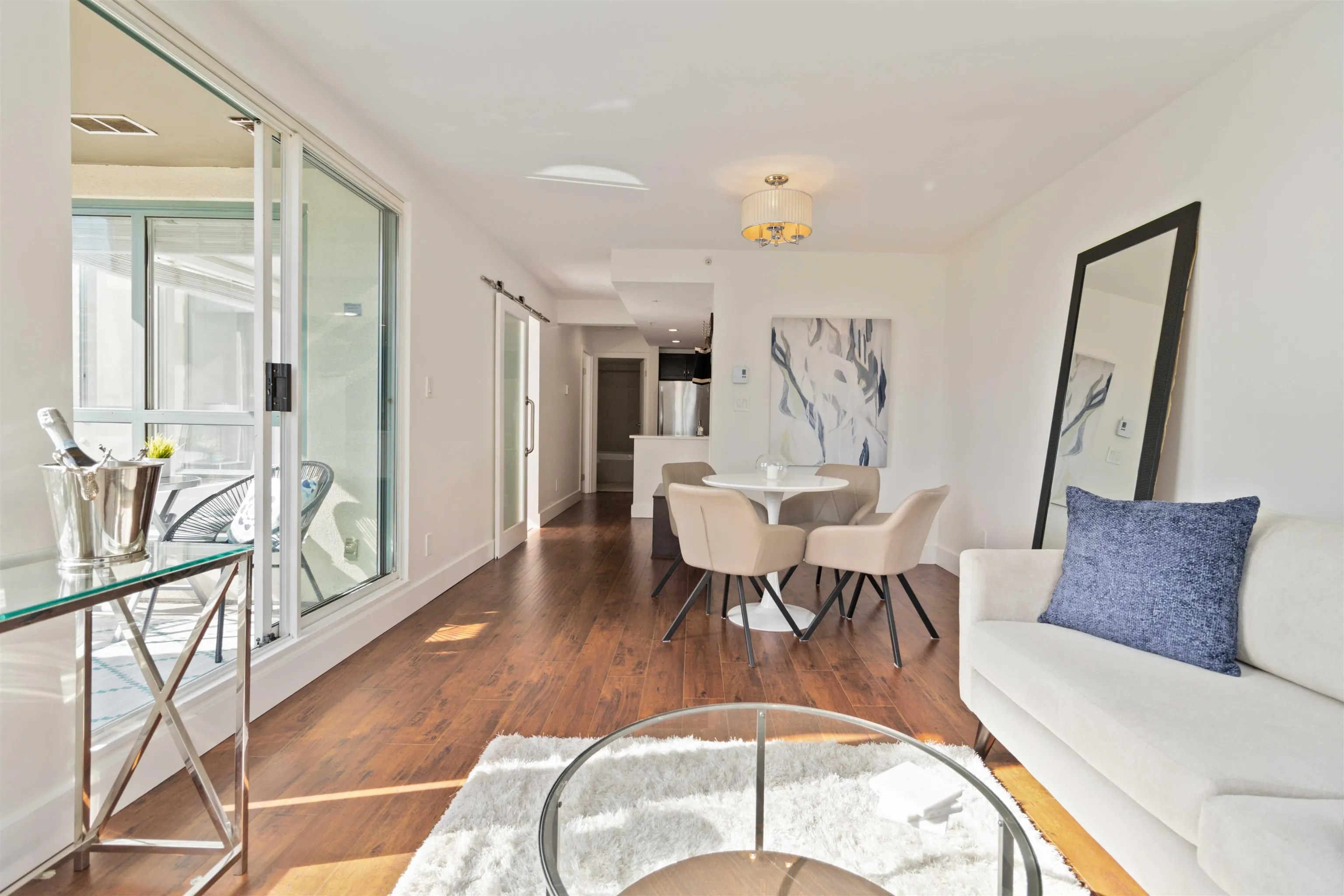 1003 907 Beach Avenue