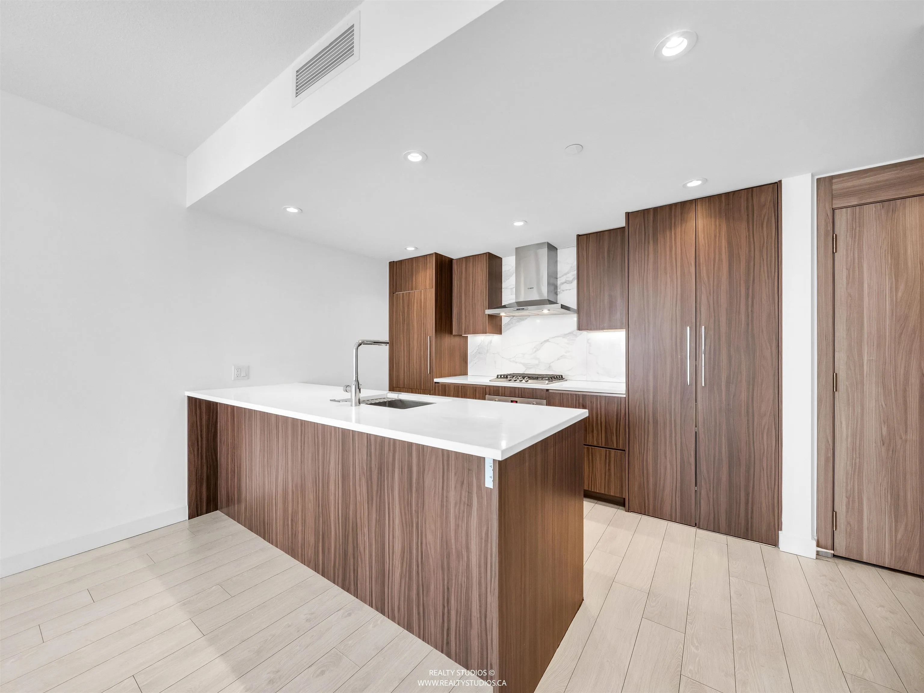 2305 9887 Whalley Boulevard