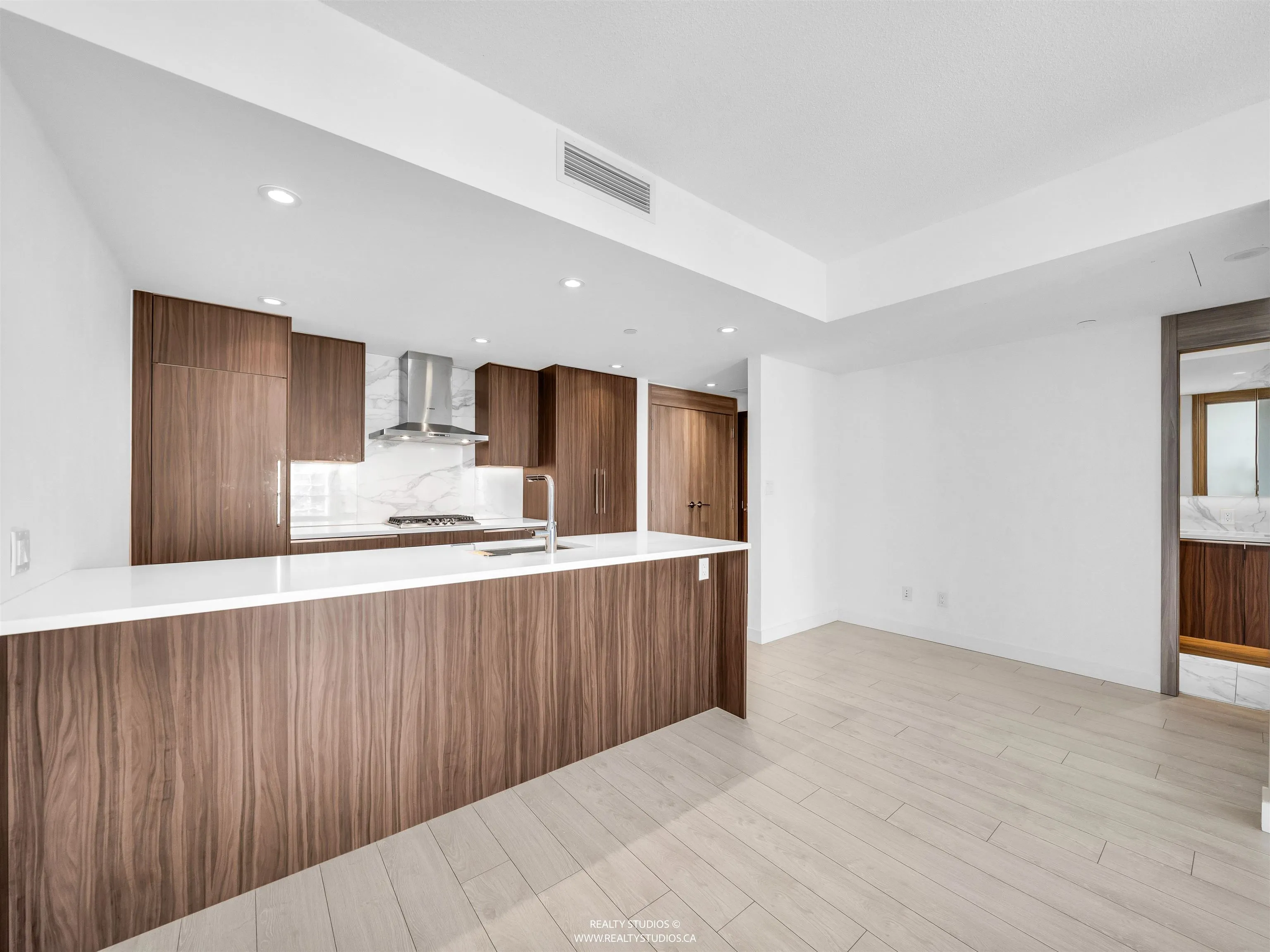 2305 9887 Whalley Boulevard