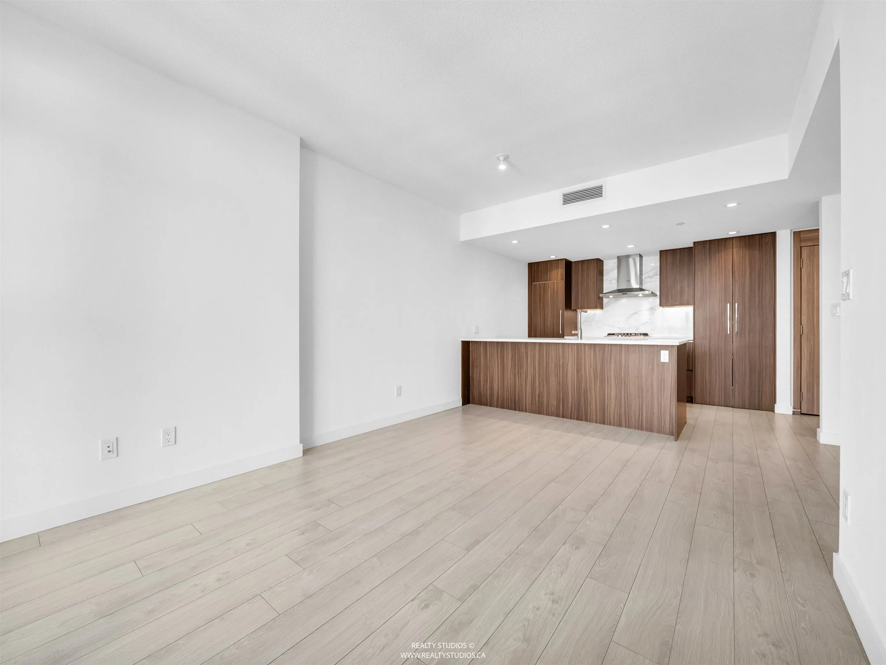 2305 9887 Whalley Boulevard