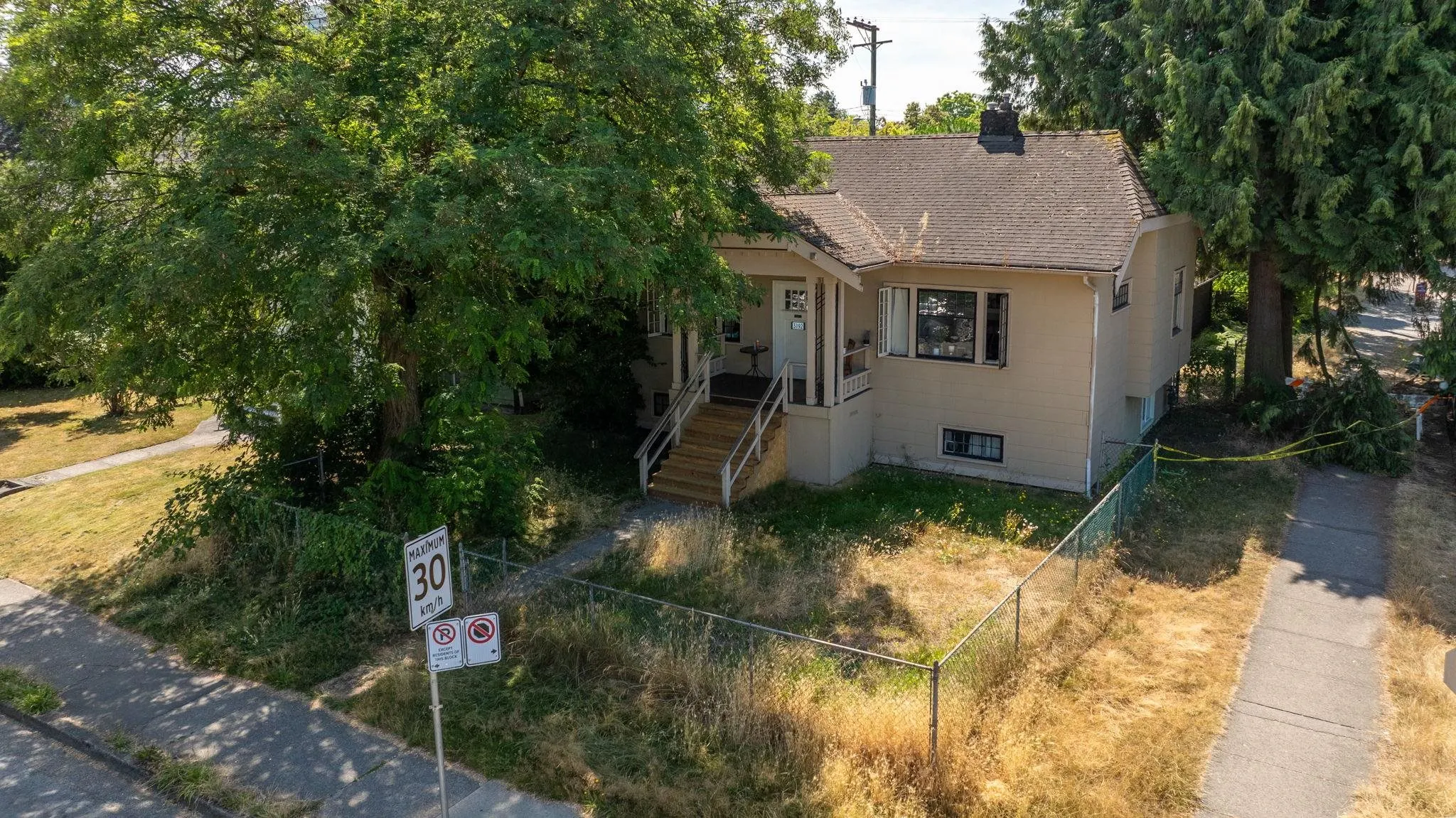 3192 W 8th Avenue