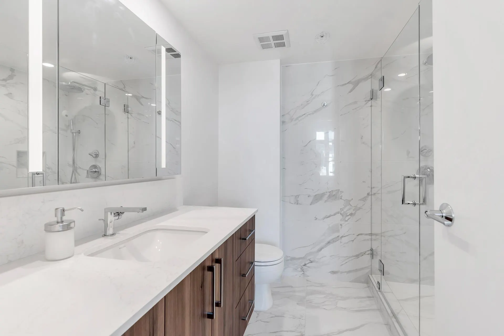 1608 198 Aquarius Mews