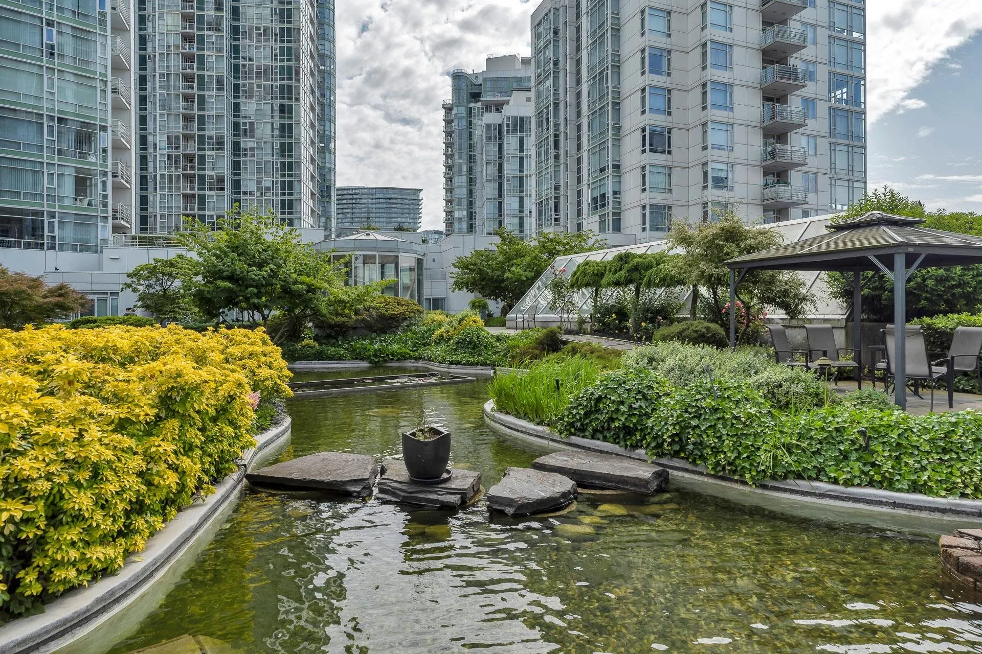 1608 198 Aquarius Mews