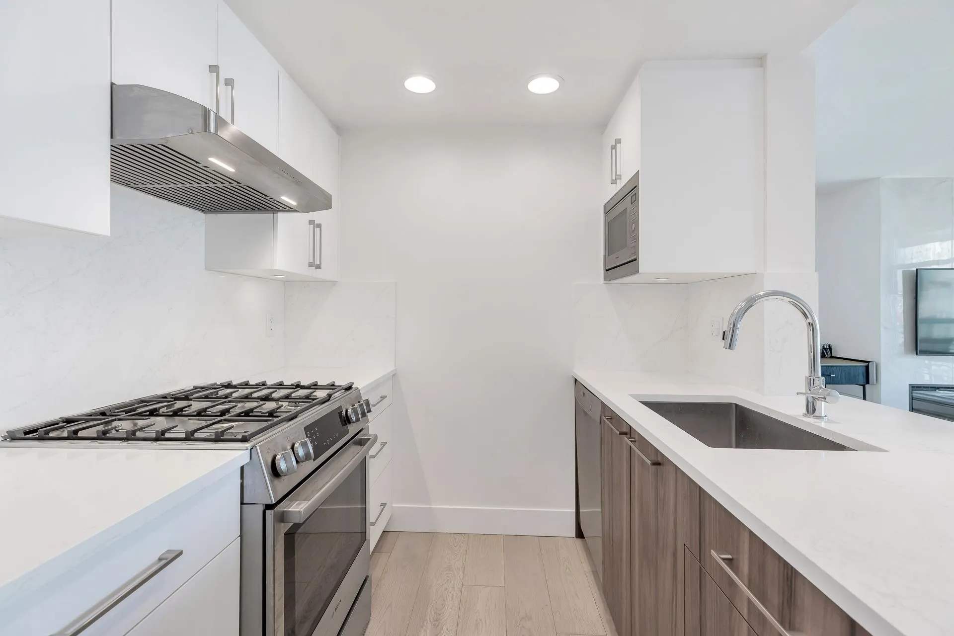 1608 198 Aquarius Mews