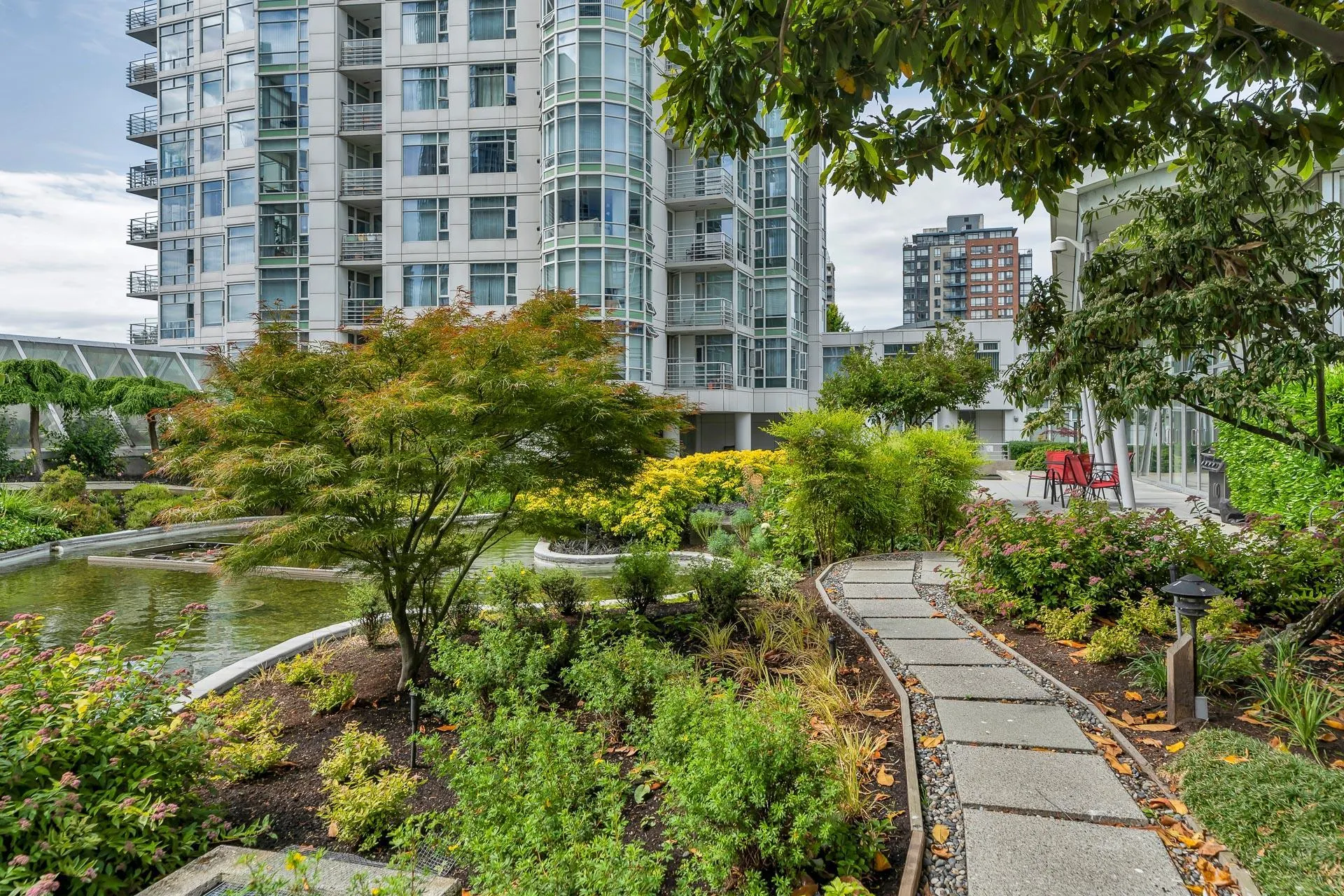 1608 198 Aquarius Mews