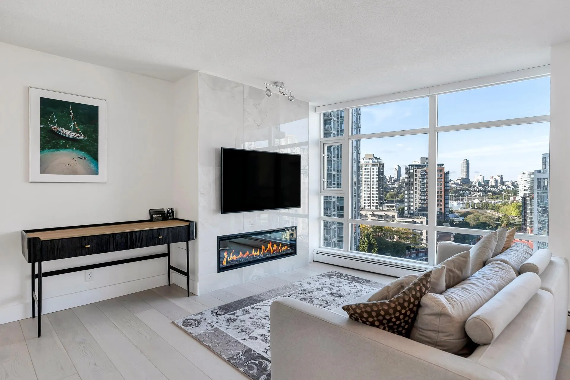 1608 198 Aquarius Mews