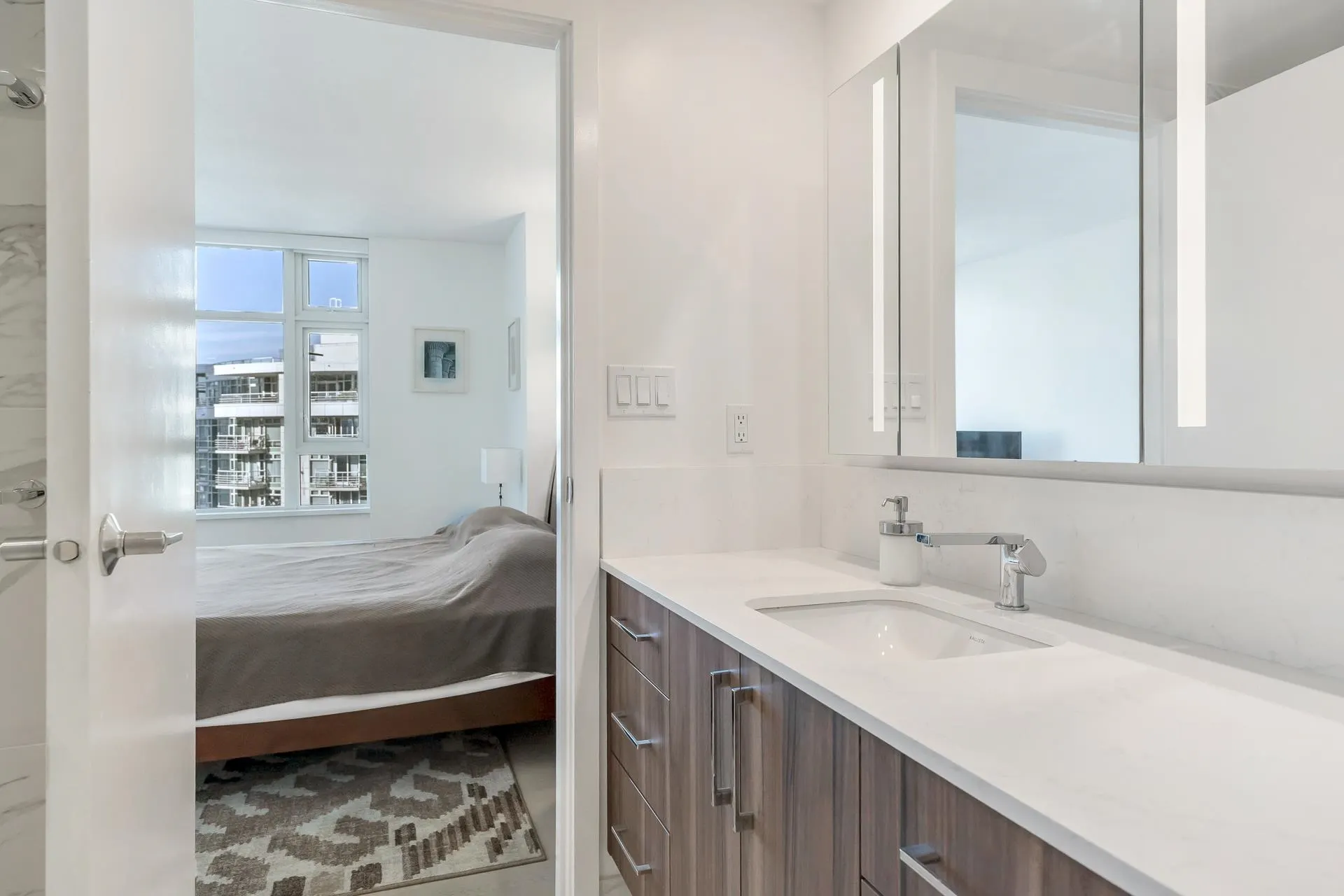 1608 198 Aquarius Mews