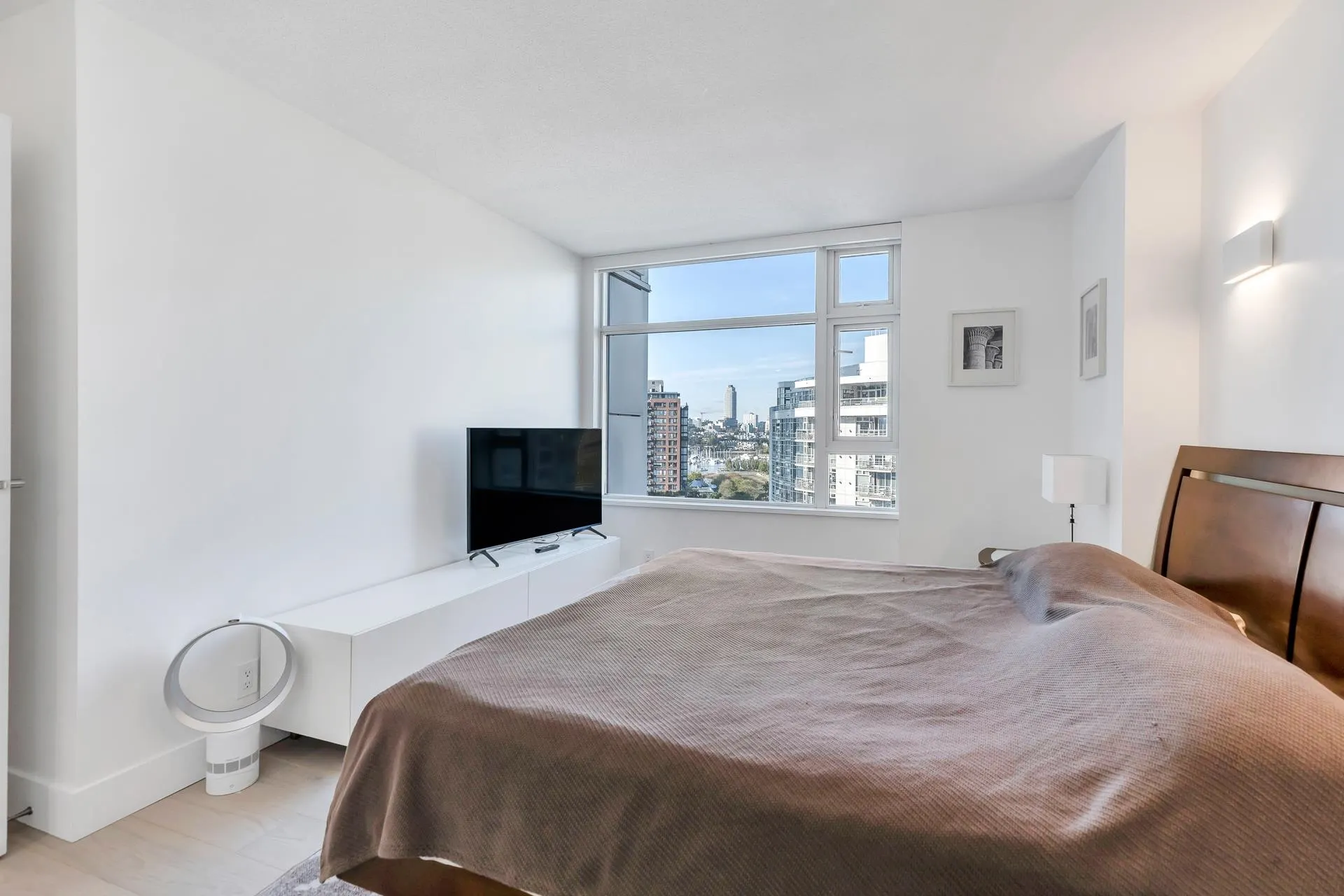 1608 198 Aquarius Mews