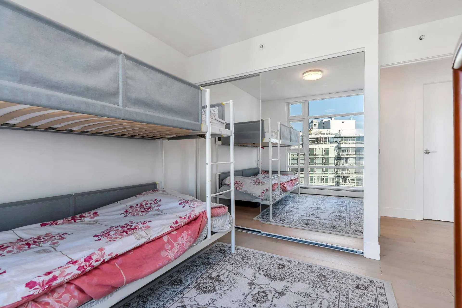 1608 198 Aquarius Mews