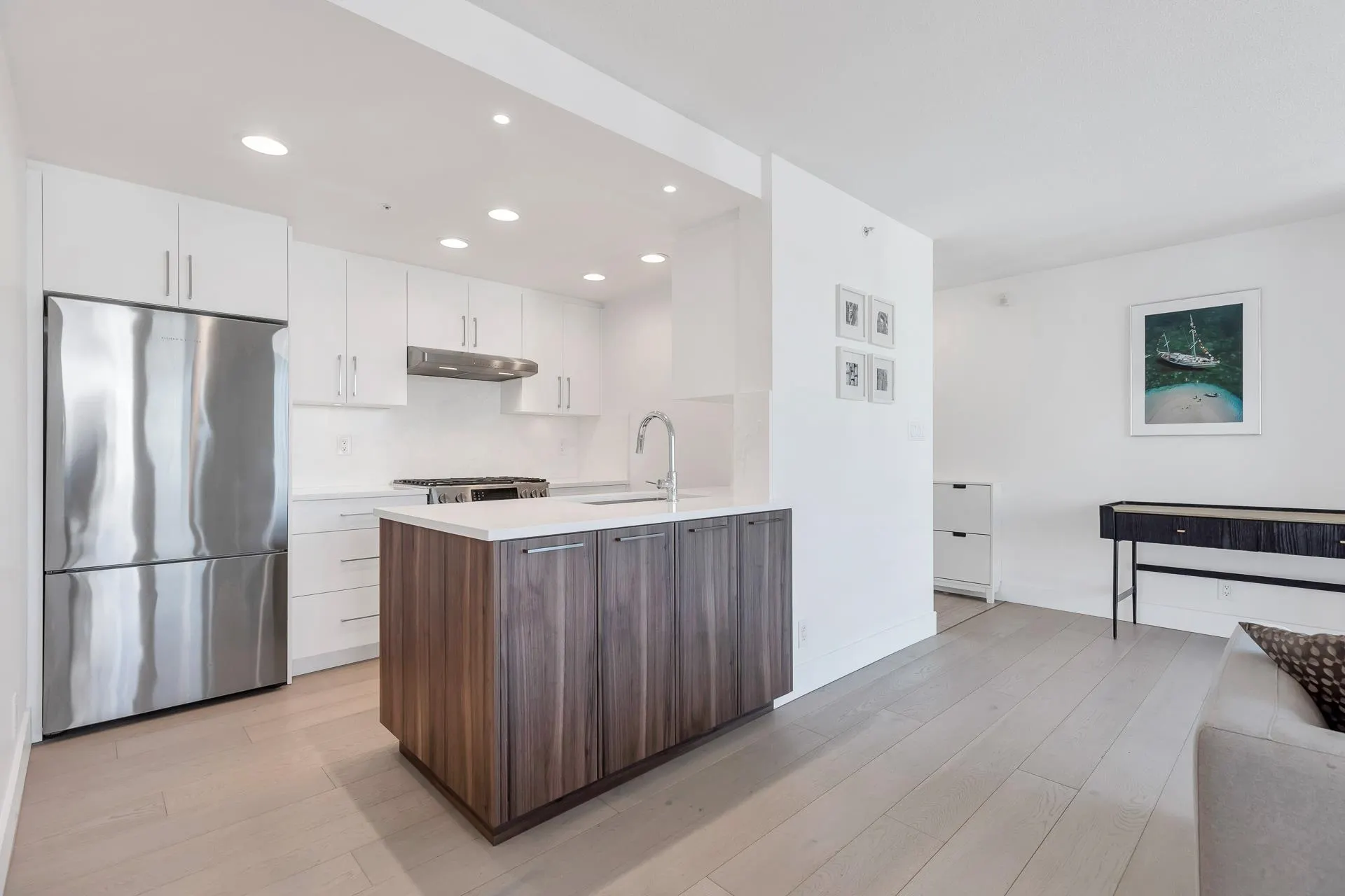 1608 198 Aquarius Mews