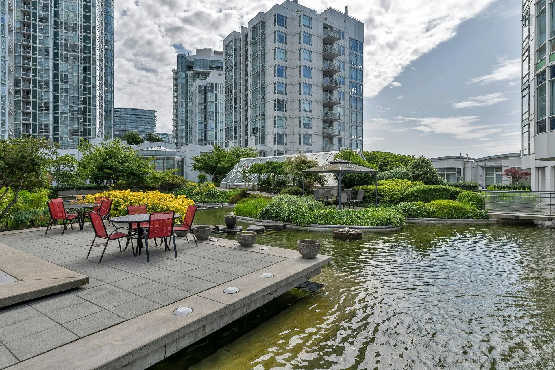 1608 198 Aquarius Mews