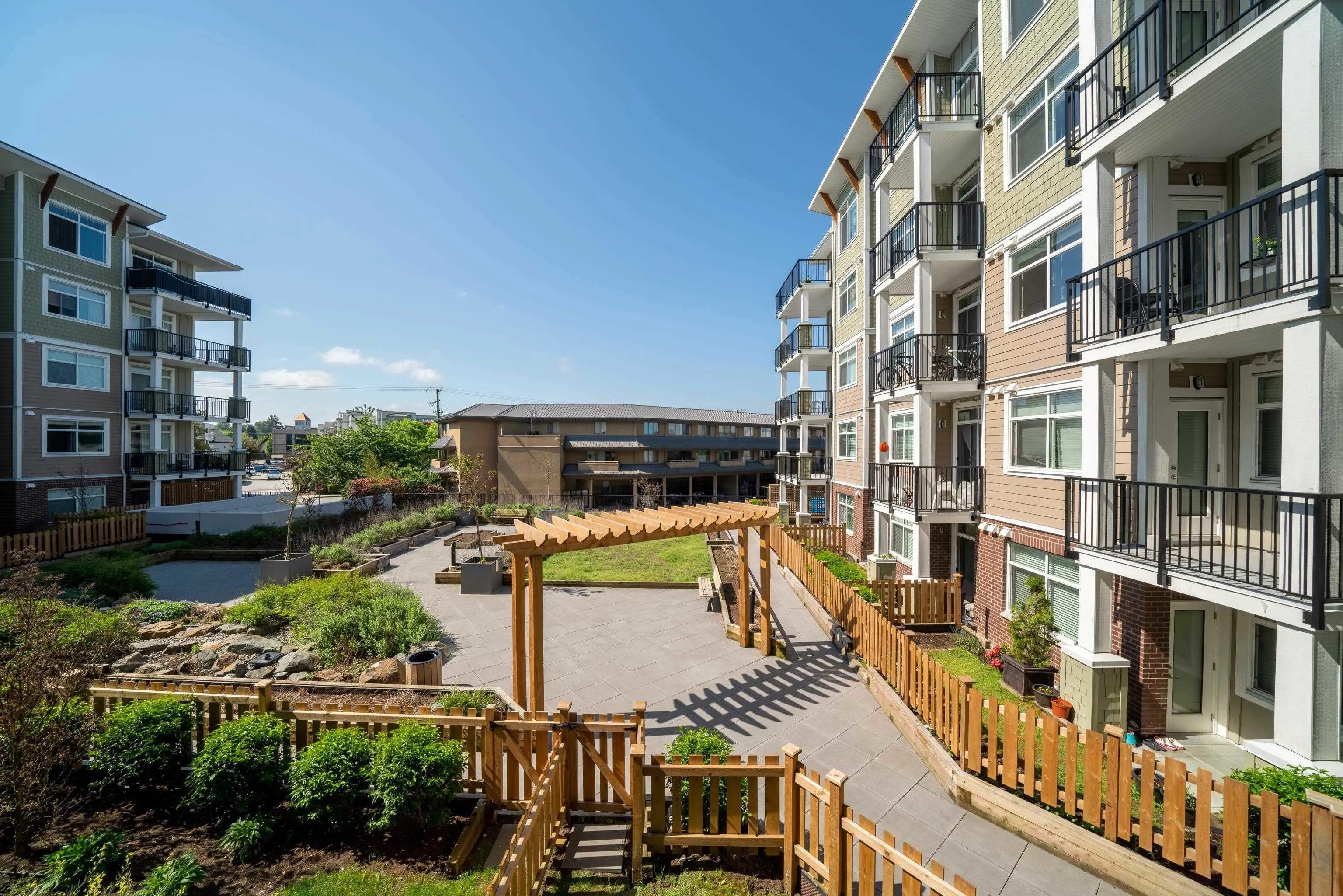 206 20686 Eastleigh Crescent