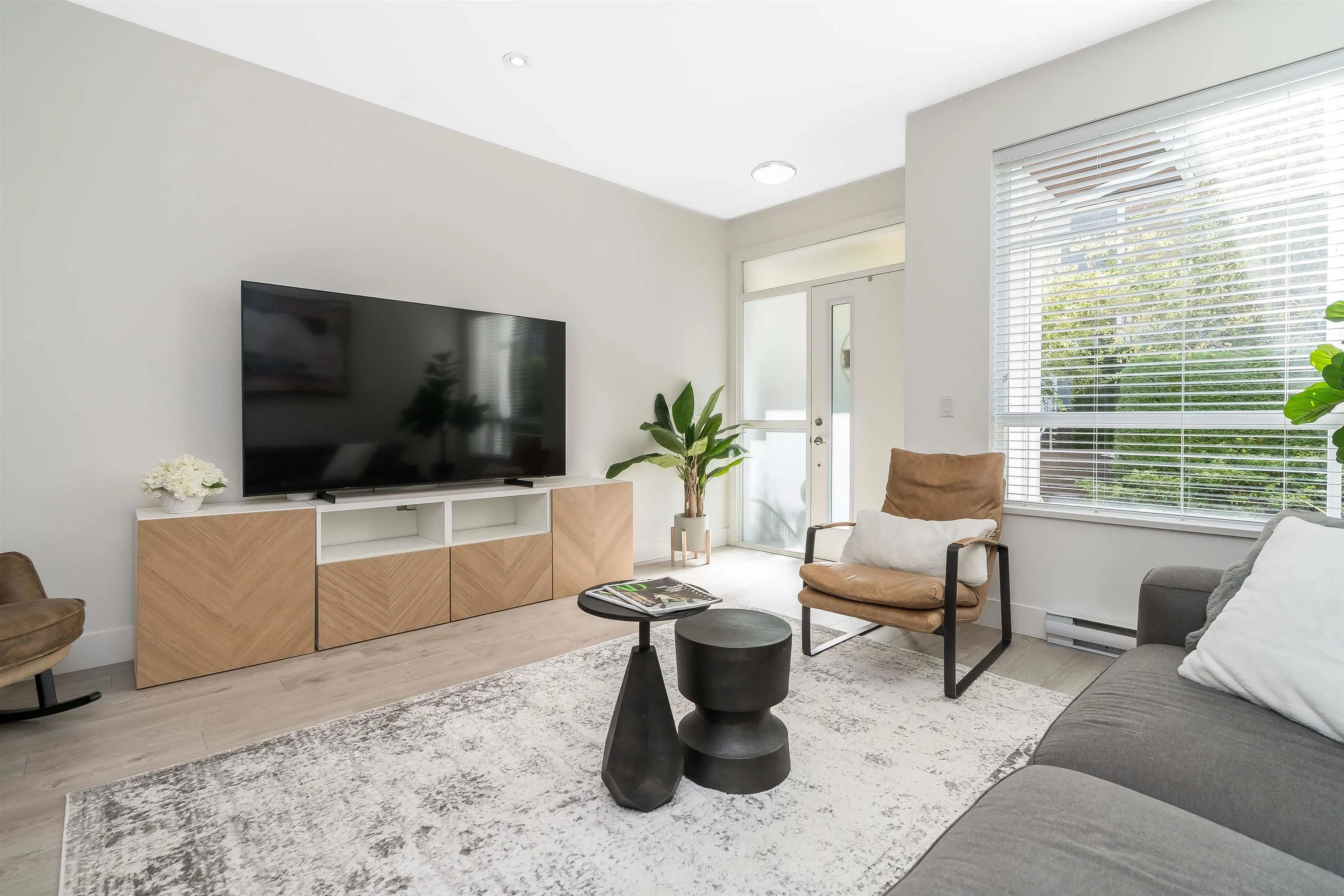 8 15918 Mountain View Drive