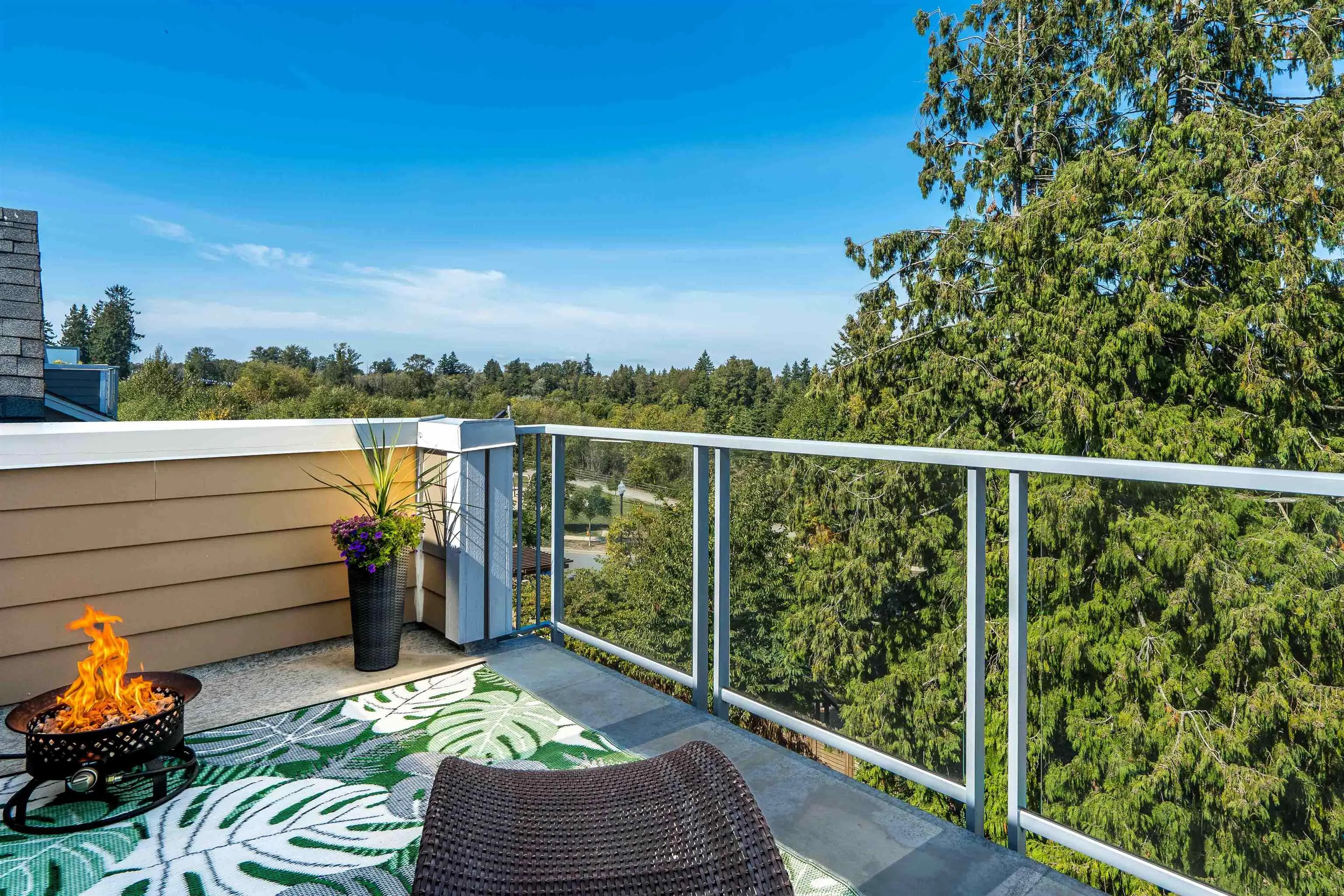 8 15918 Mountain View Drive