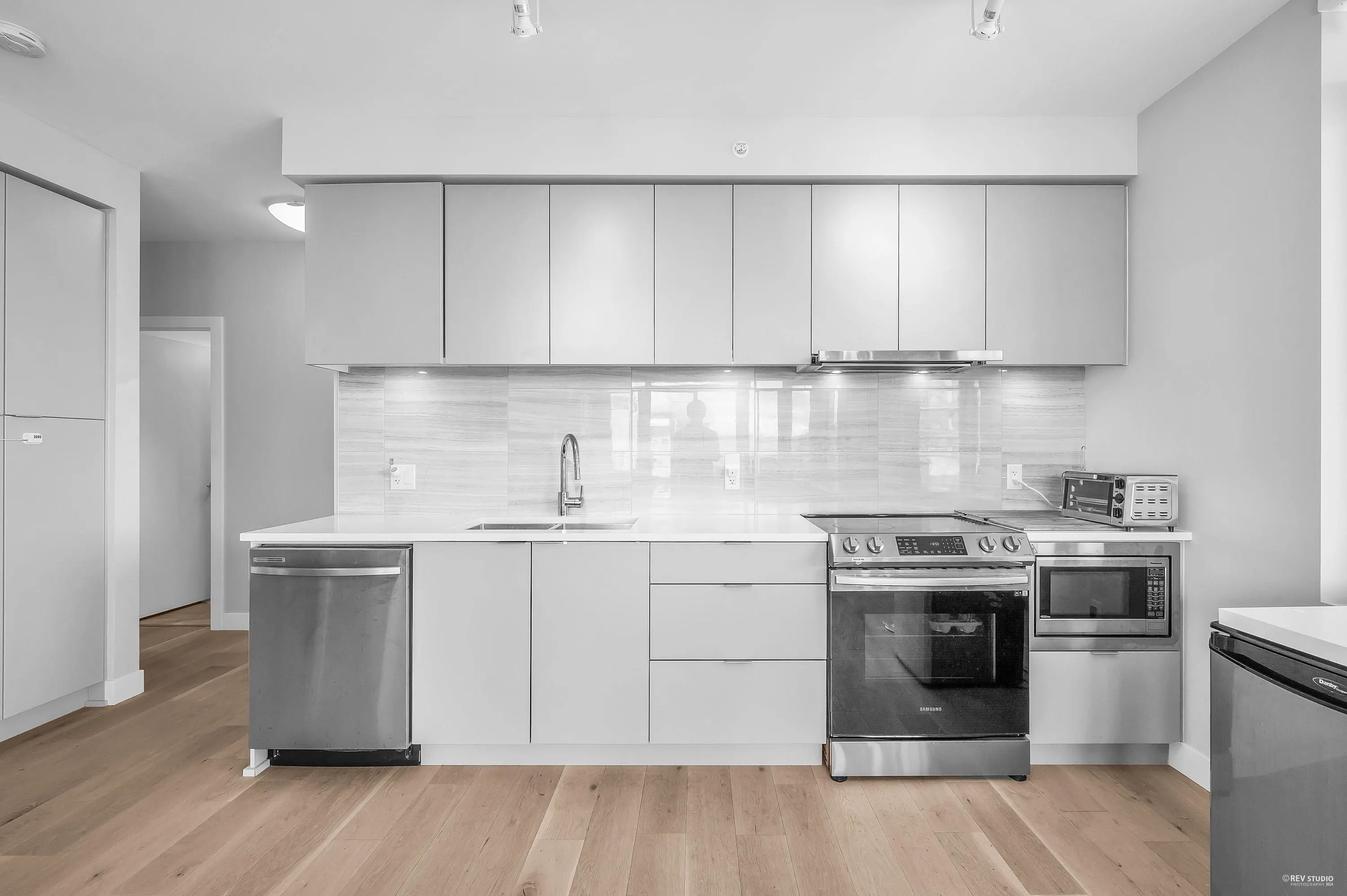 1201 8761 University Crescent