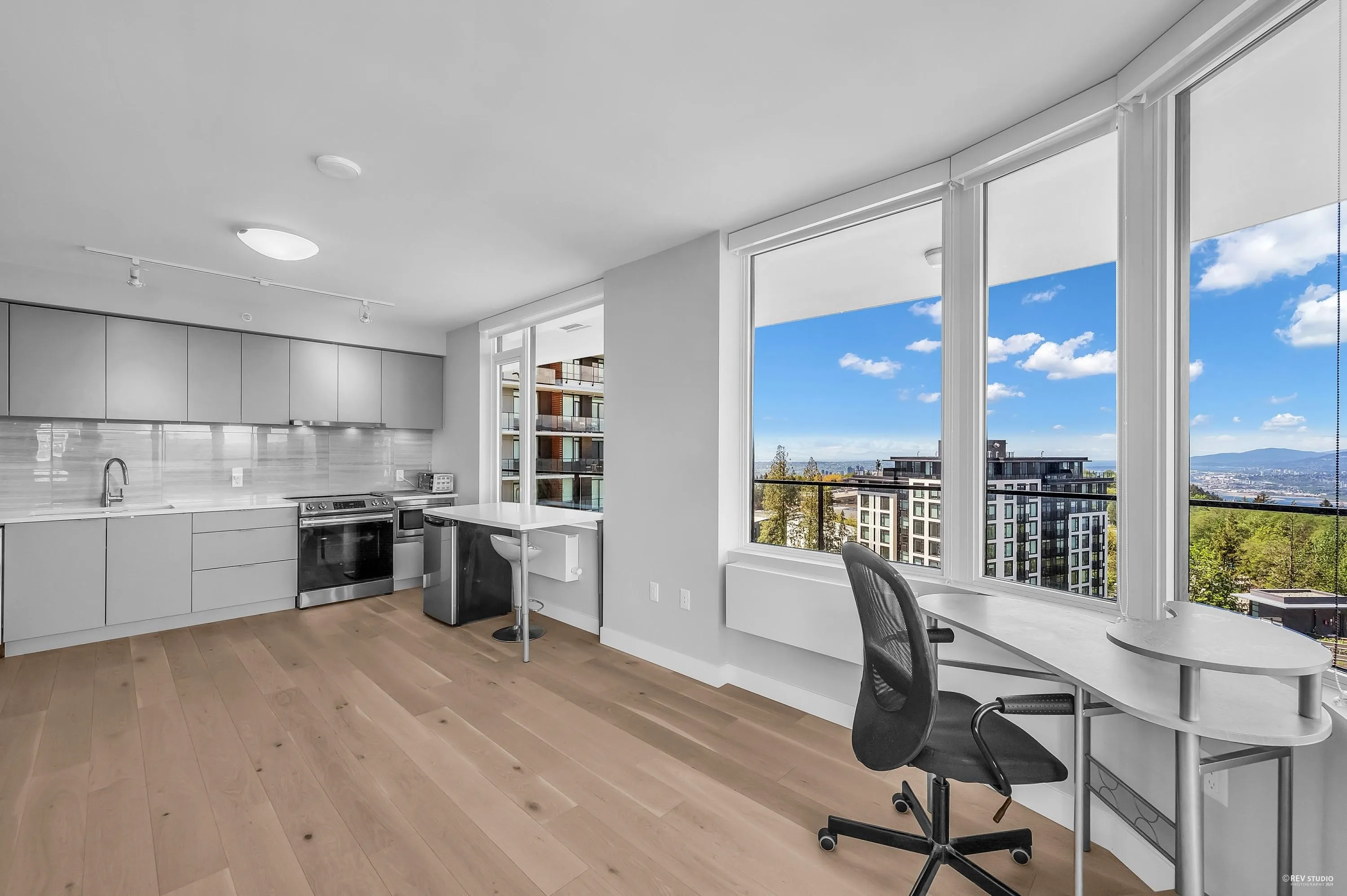 1201 8761 University Crescent