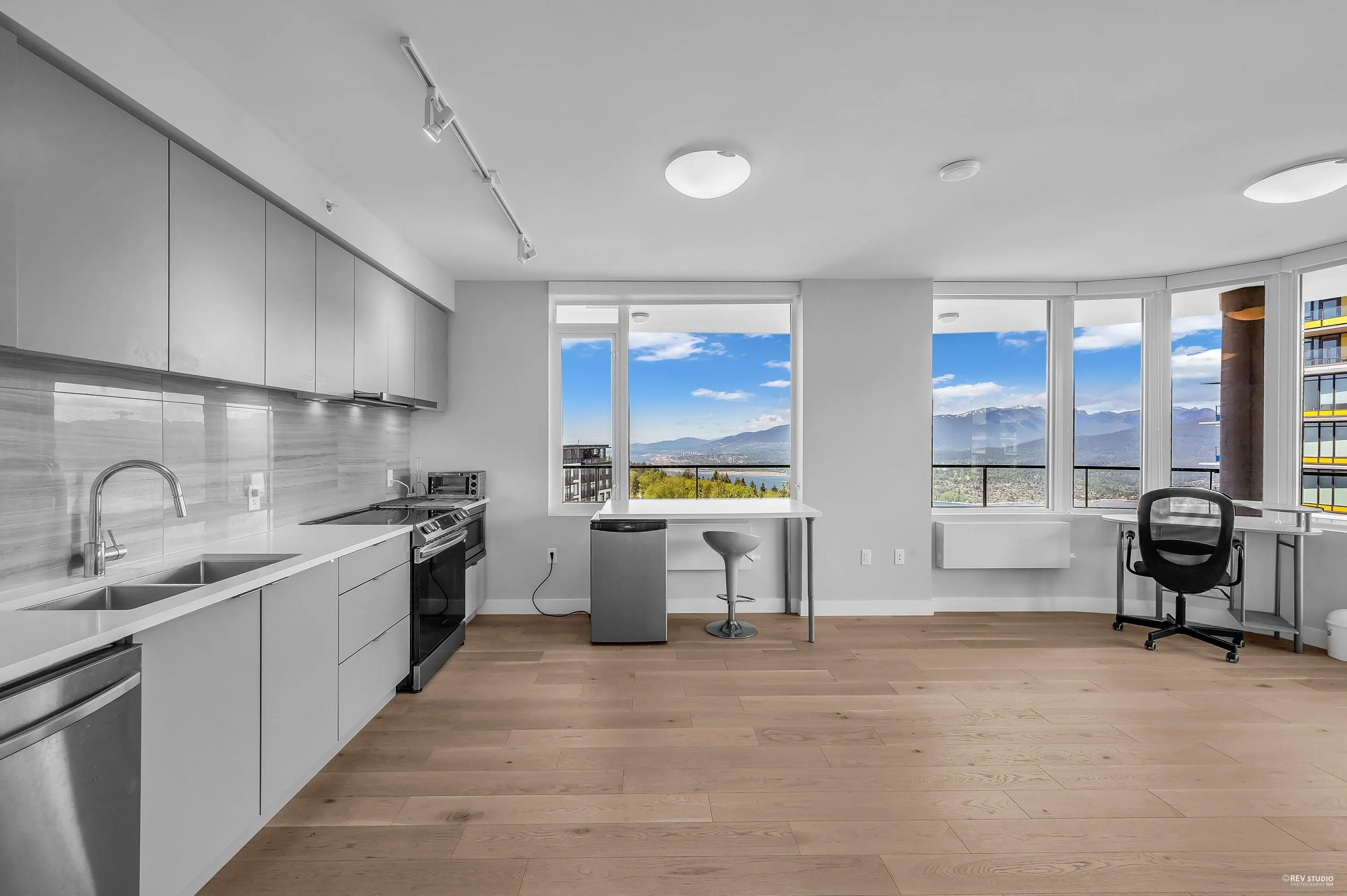 1201 8761 University Crescent