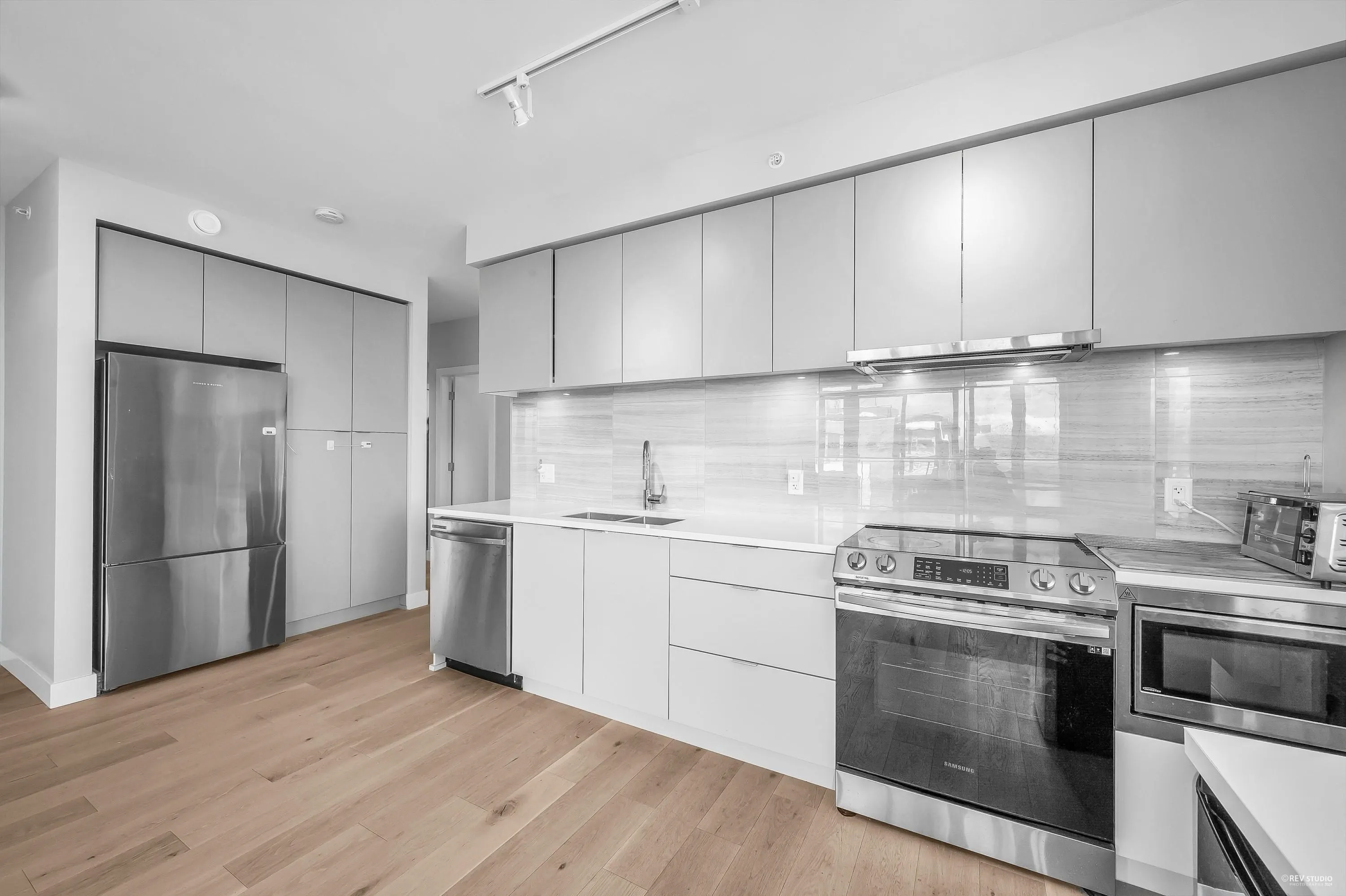 1201 8761 University Crescent