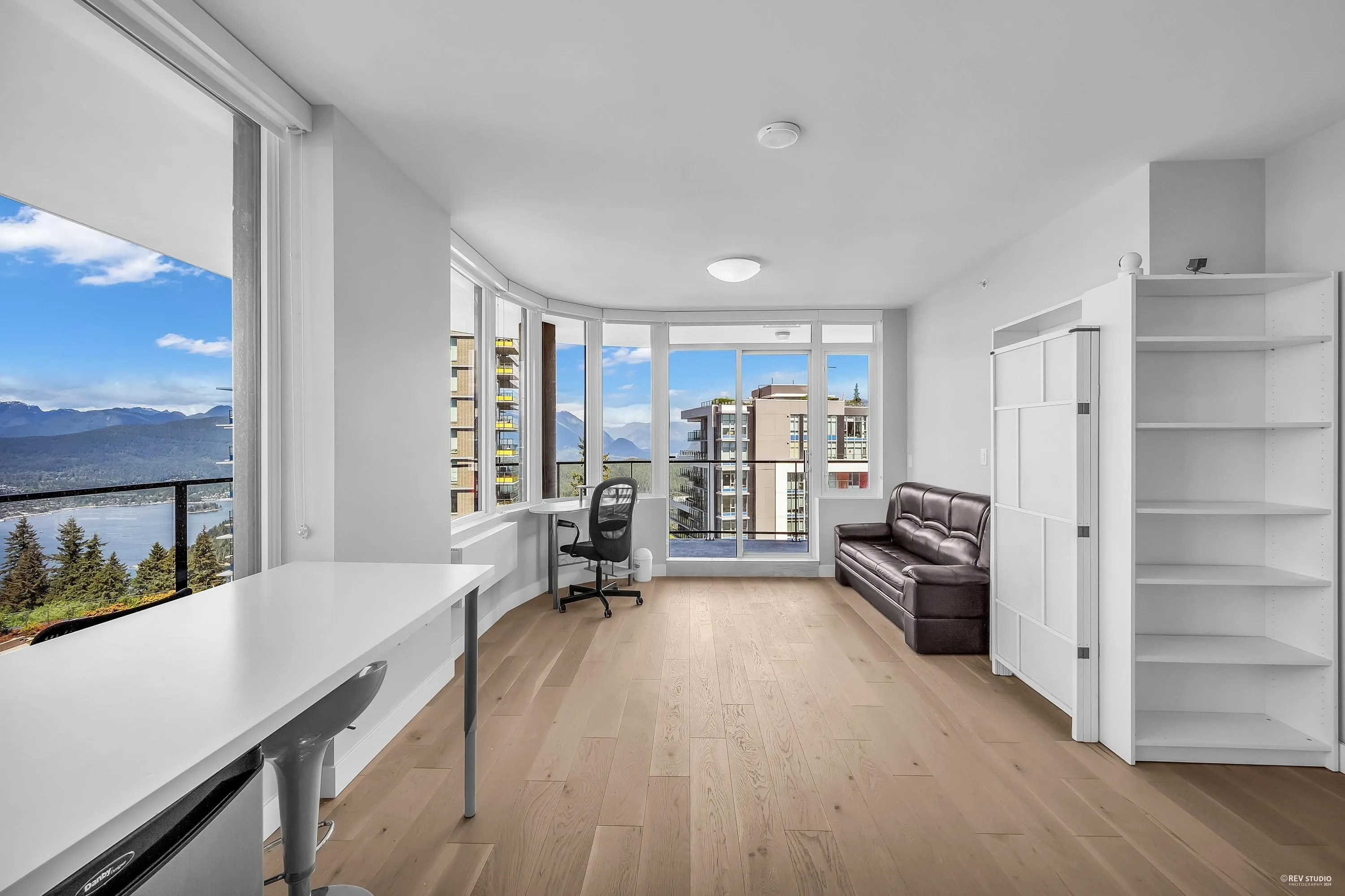 1201 8761 University Crescent