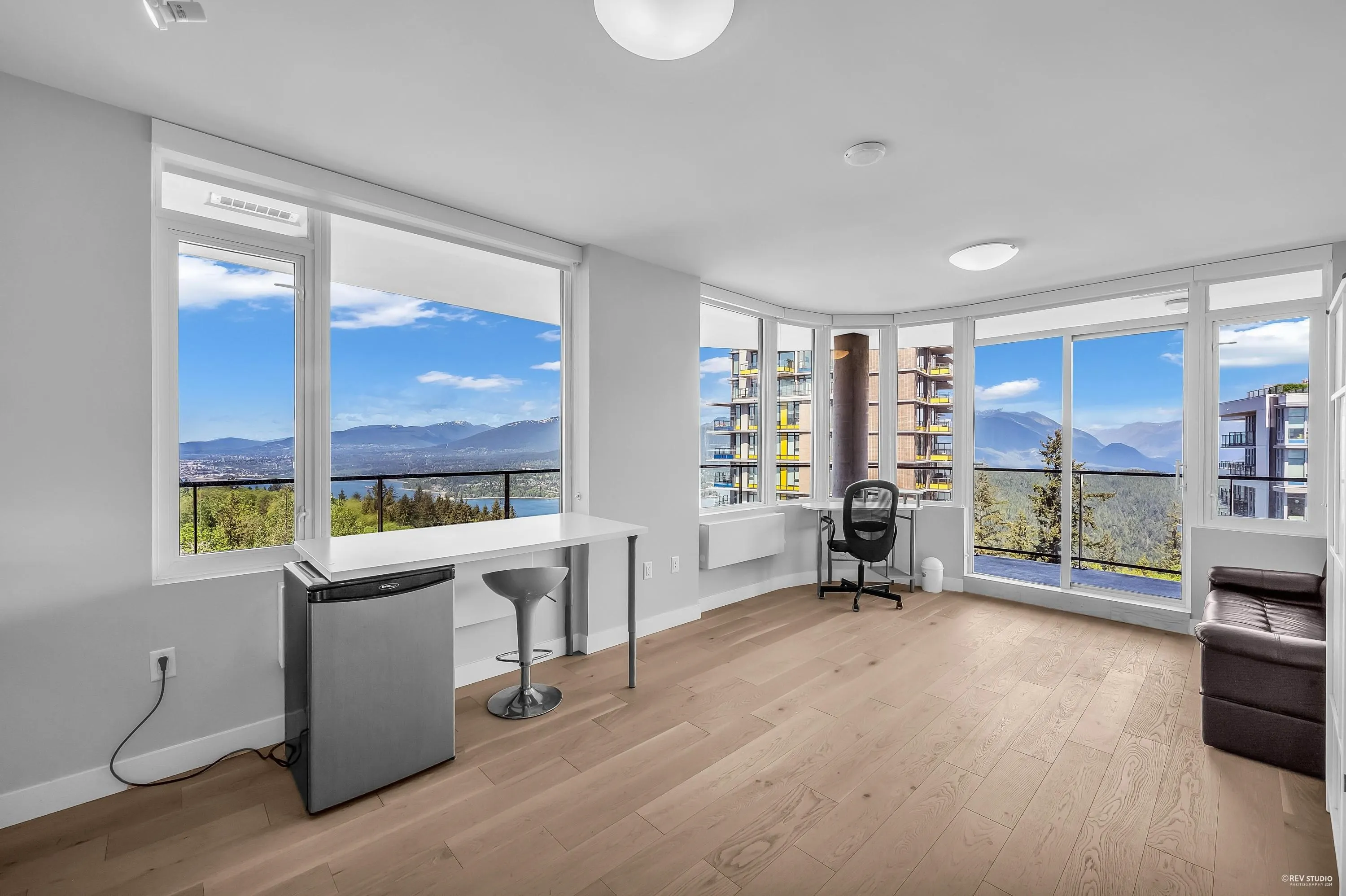 1201 8761 University Crescent