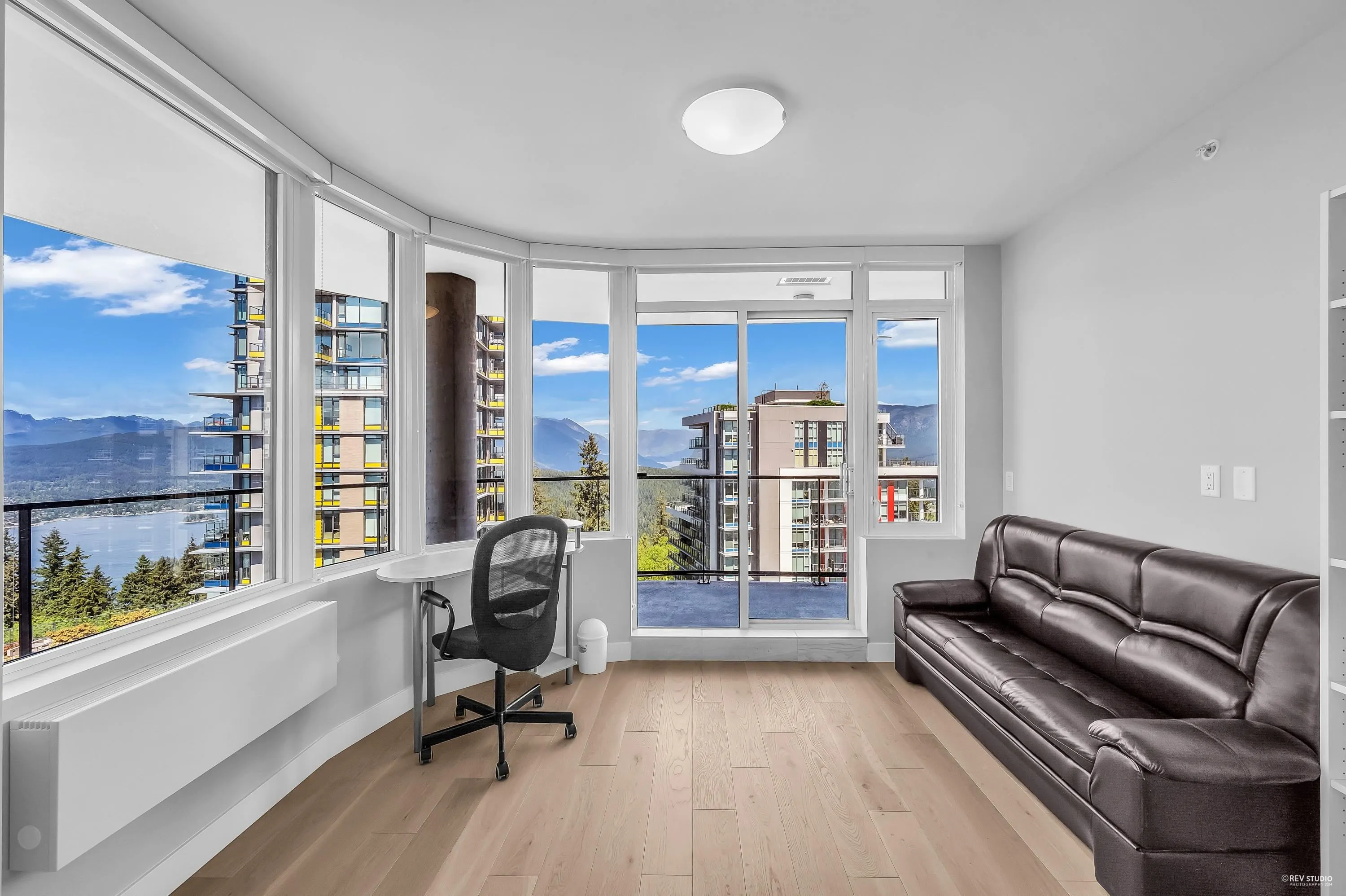 1201 8761 University Crescent