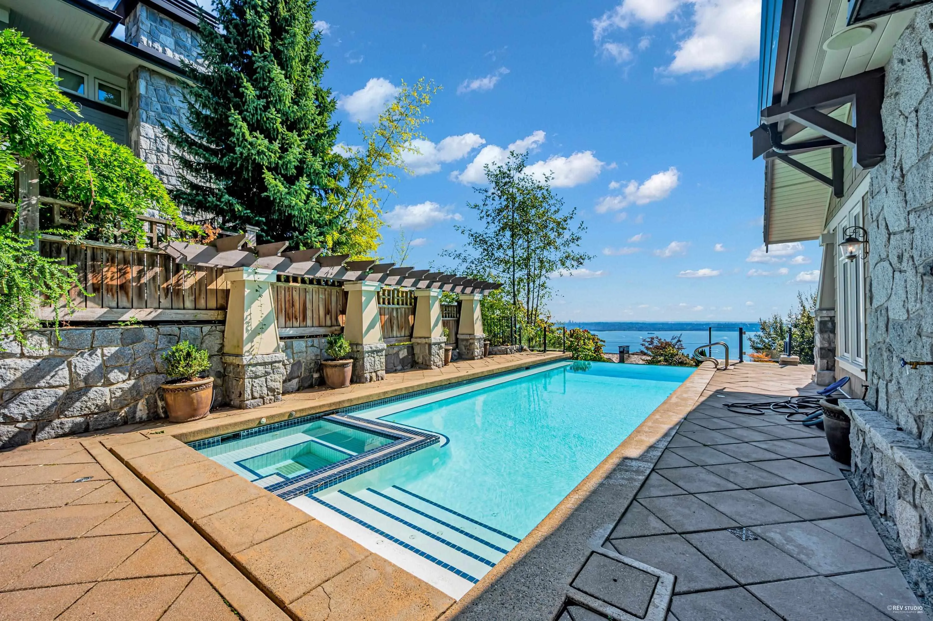 2495 Hudson Court